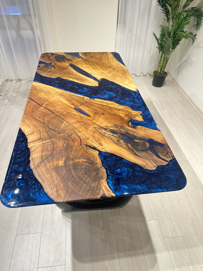 https://a.1stdibscdn.com/walnut-resin-river-dining-table-epoxy-wood-table-epoxy-resin-table-top-for-sale-picture-8/f_91932/f_41989262/IMG_1729604832592_master.JPG?width=768