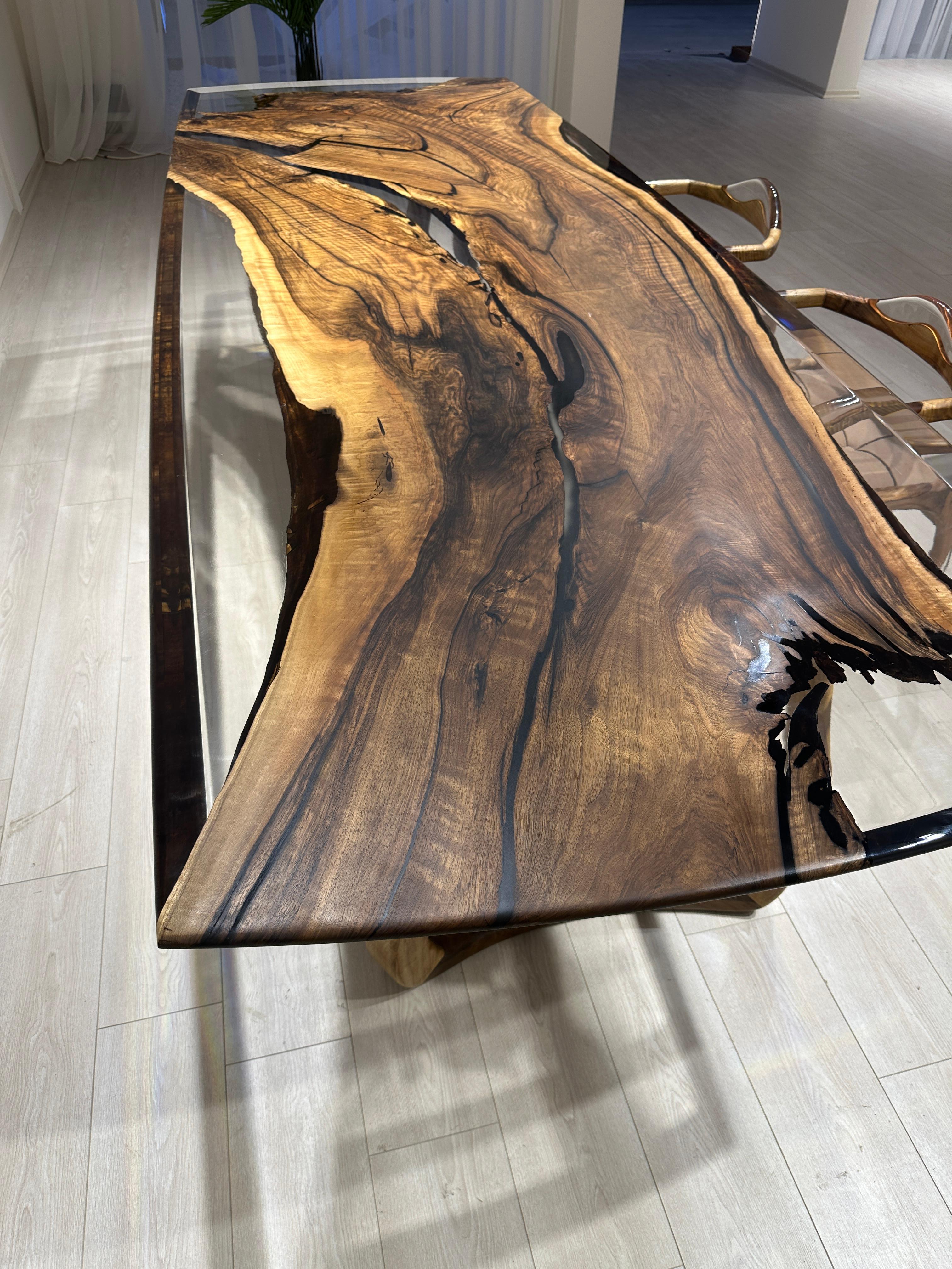 https://a.1stdibscdn.com/walnut-table-clear-one-piece-walnut-epoxy-resin-dining-room-table-for-sale-picture-2/f_91932/f_42703322/IMG_1733996307704_master.JPG