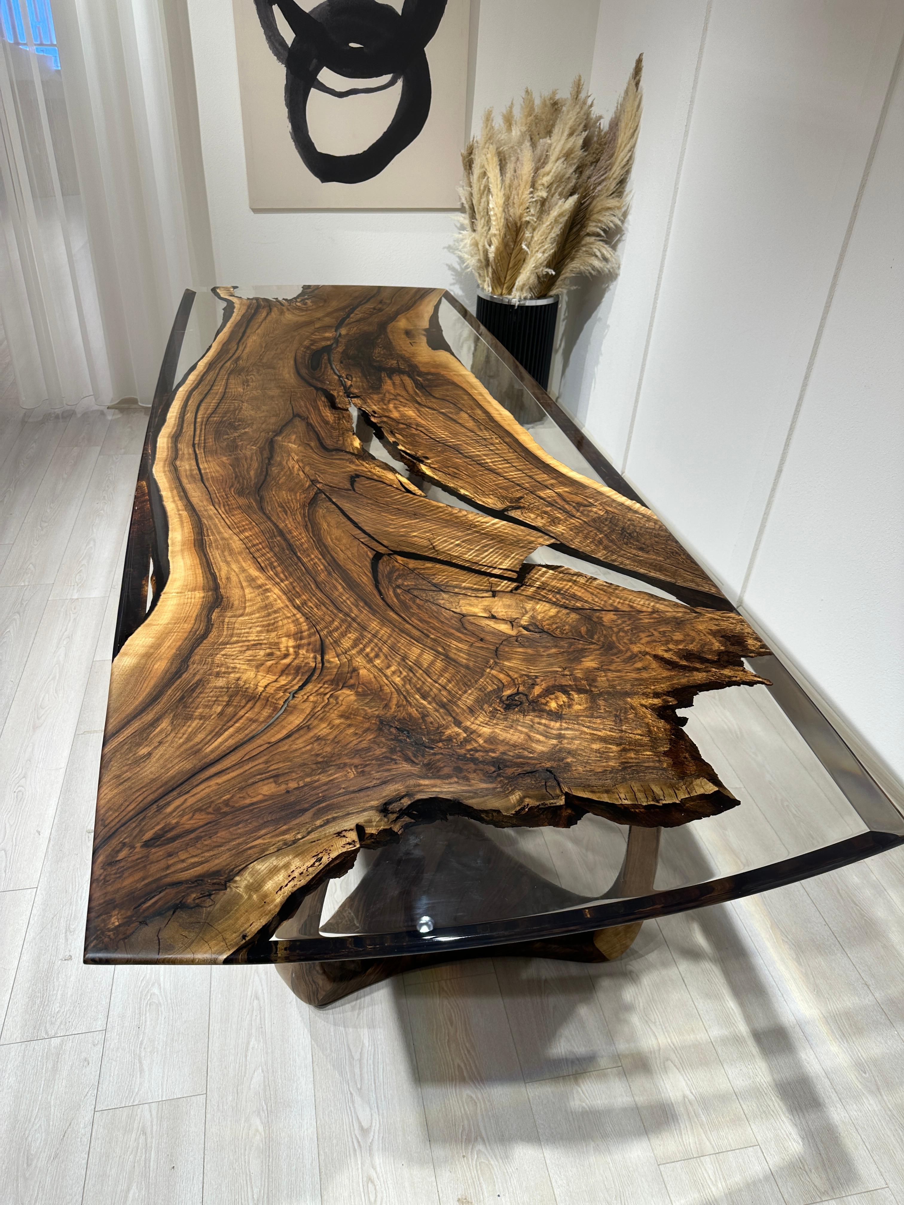 https://a.1stdibscdn.com/walnut-table-clear-one-piece-walnut-epoxy-resin-dining-room-table-for-sale-picture-4/f_91932/f_42703322/IMG_1733996310626_master.JPG