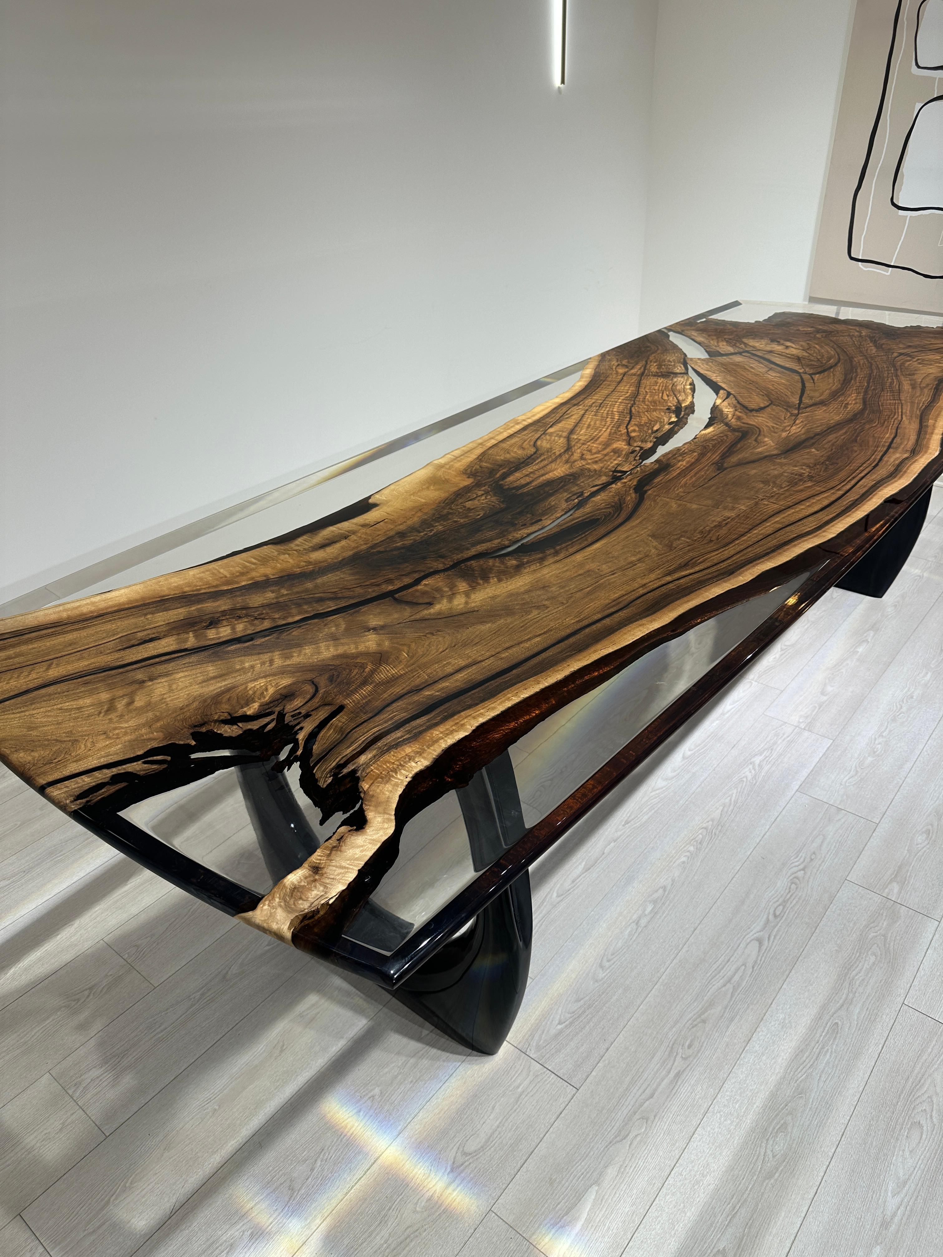 https://a.1stdibscdn.com/walnut-table-clear-one-piece-walnut-epoxy-resin-dining-room-table-for-sale-picture-8/f_91932/f_42703322/IMG_1733996314616_master.JPG