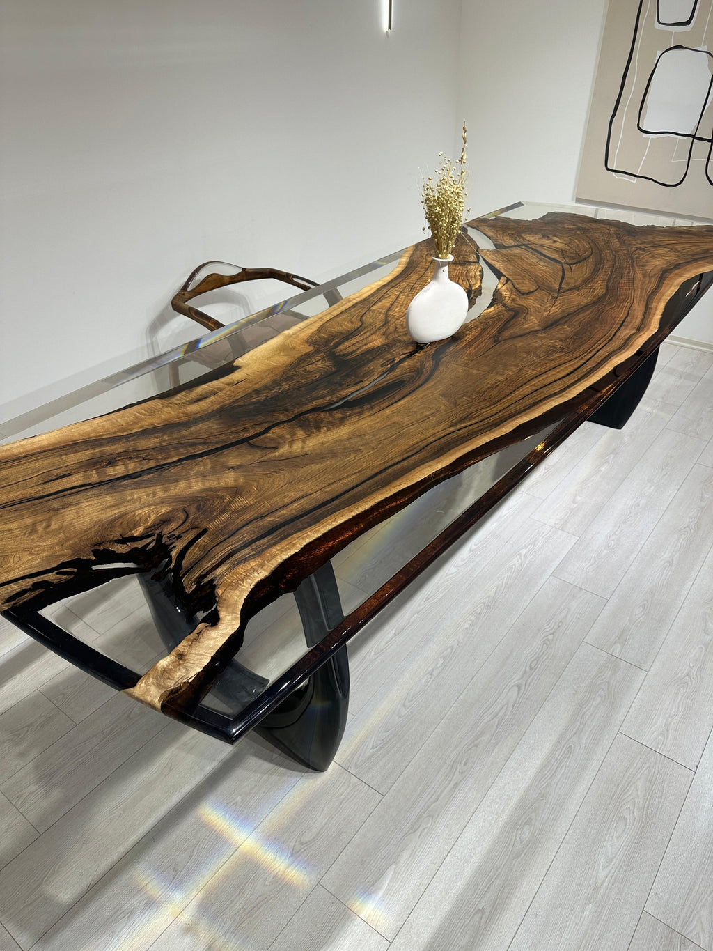 https://a.1stdibscdn.com/walnut-table-clear-one-piece-walnut-epoxy-resin-dining-room-table-for-sale-picture-9/f_91932/f_42703322/IMG_1733996316033_master.JPG