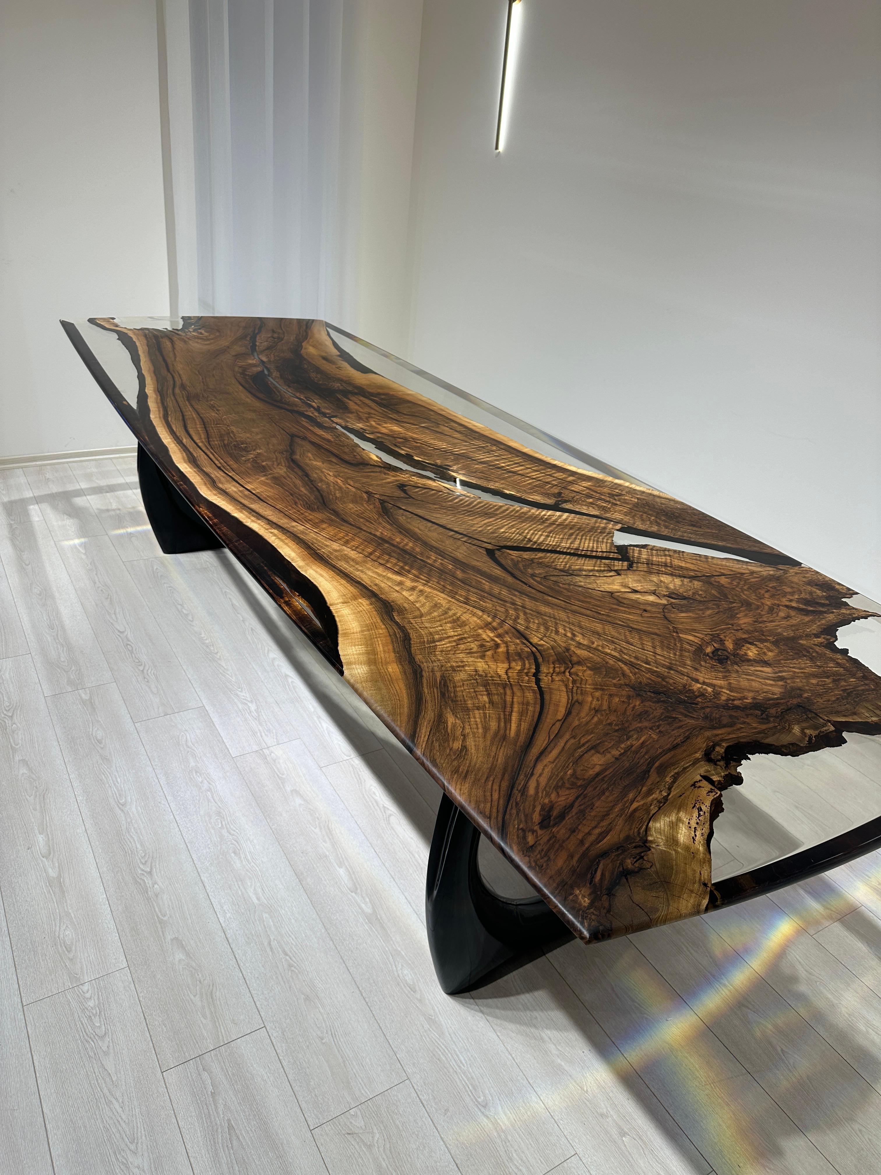 https://a.1stdibscdn.com/walnut-table-clear-one-piece-walnut-epoxy-resin-dining-room-table-for-sale-picture-6/f_91932/f_42703322/IMG_1733996323558_master.JPG