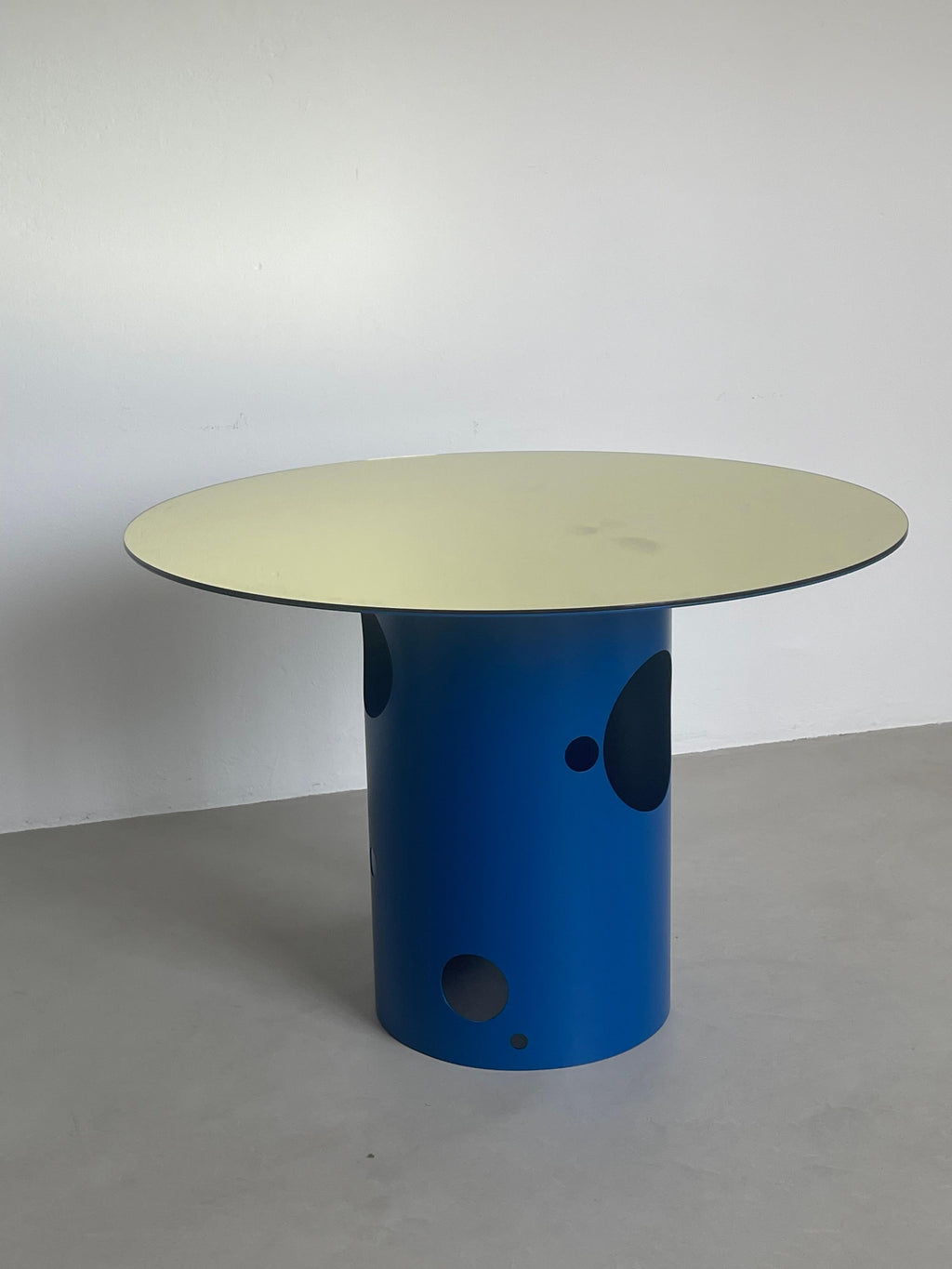 https://a.1stdibscdn.com/21st-century-contemporary-italian-silos-dining-table-by-spinzi-electric-blue-for-sale-picture-10/f_77822/f_43462172/IMG_1738671022270_master.jpeg