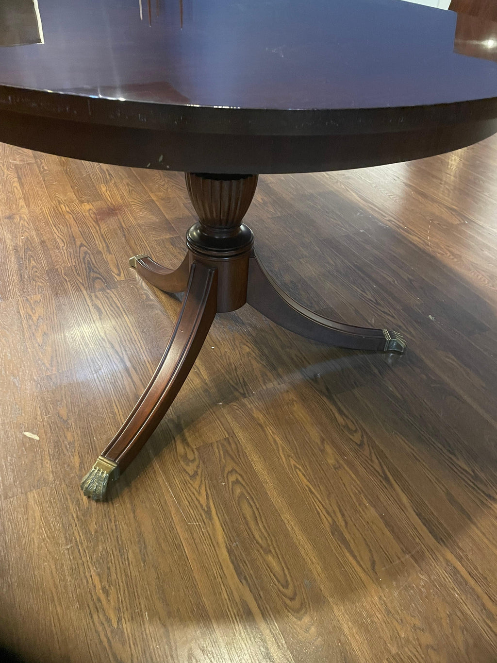 https://a.1stdibscdn.com/oval-mahogany-double-pedestal-dining-table-by-leighton-hall-made-to-order-for-sale-picture-17/f_44162/f_43579012/IMG_1739241818416_master.jpeg