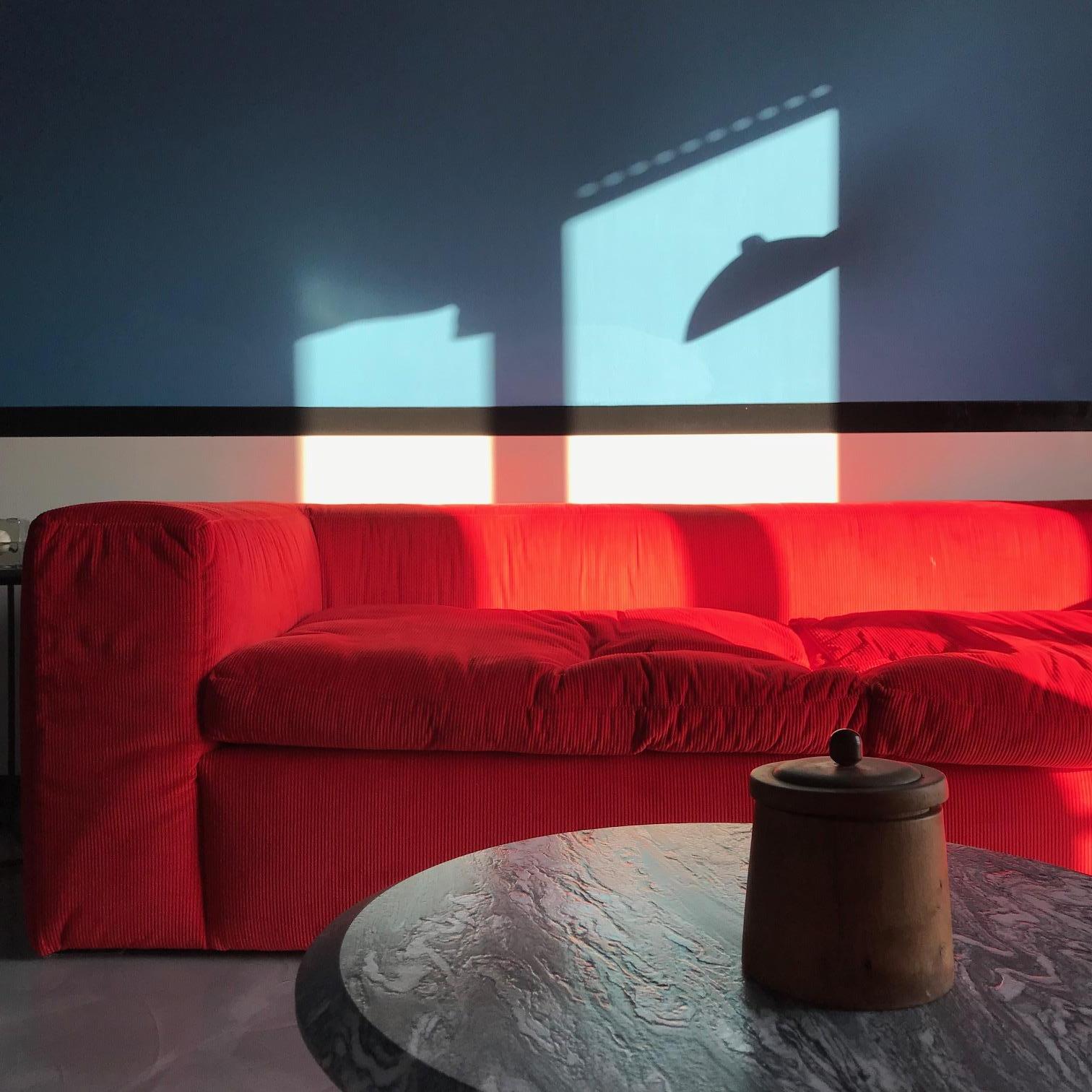 https://a.1stdibscdn.com/21st-century-modern-italian-sofa-upholstered-in-cotton-corduroy-for-sale-picture-5/f_48381/f_16198372/IMG_1740491267864_master.JPG
