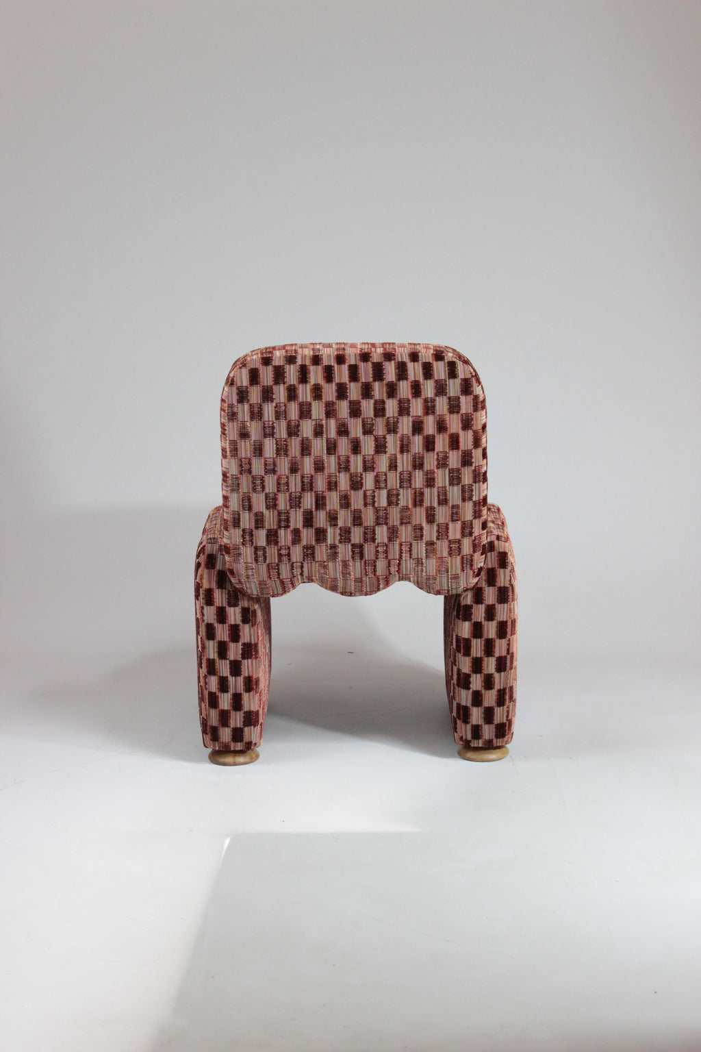 https://a.1stdibscdn.com/dooq-cindy-chair-withou-arms-in-red-fabric-for-sale-picture-3/f_54242/f_46419822/IMG_1756218111600_master.JPG
