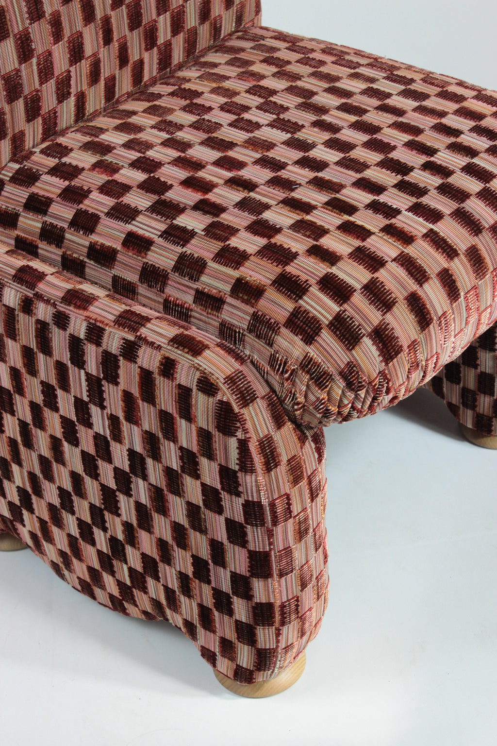 https://a.1stdibscdn.com/dooq-cindy-chair-withou-arms-in-red-fabric-for-sale-picture-8/f_54242/f_46419822/IMG_1756218159413_master.JPG
