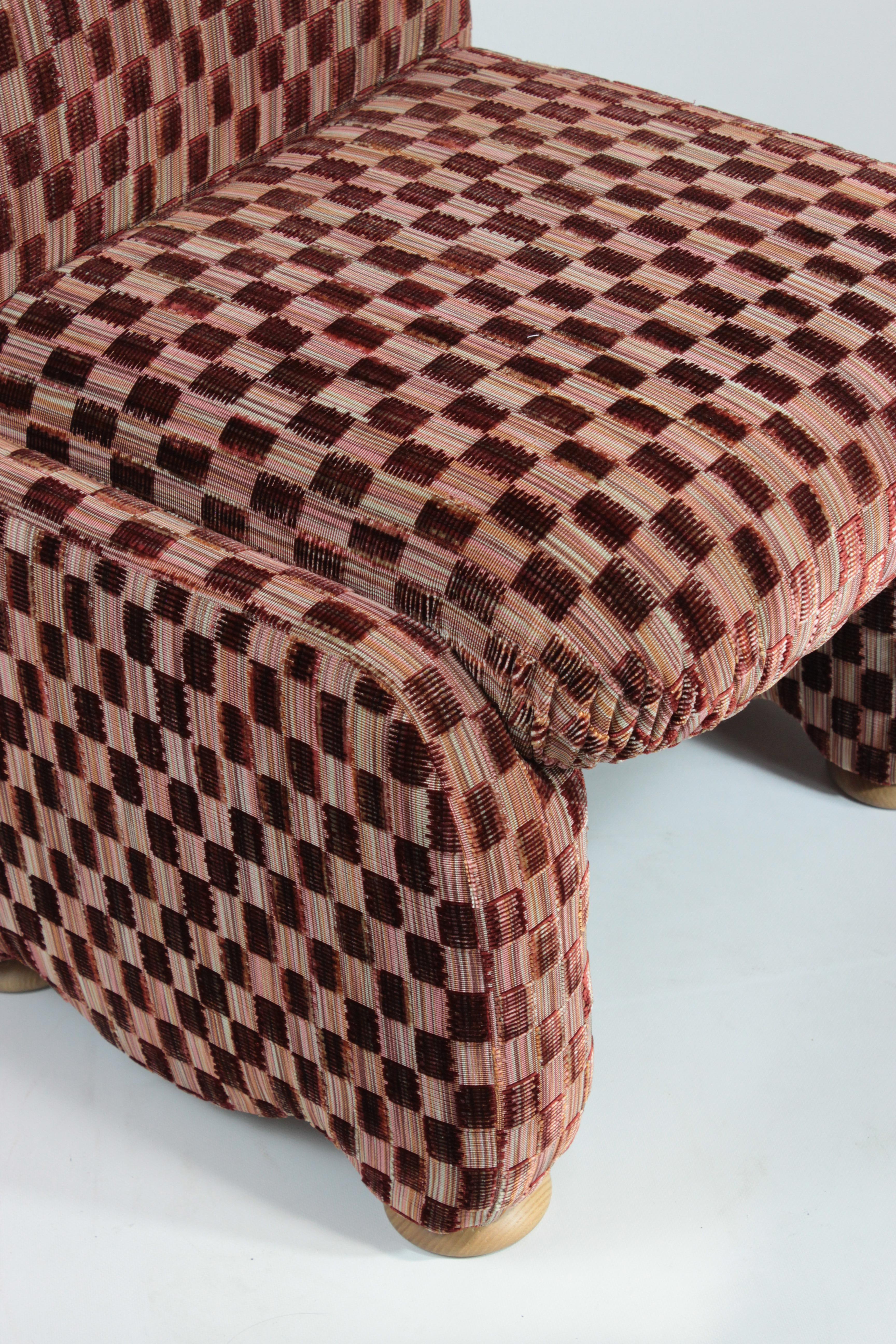 https://a.1stdibscdn.com/dooq-cindy-chair-withou-arms-in-red-fabric-for-sale-picture-8/f_54242/f_46419822/IMG_1756218159413_master.JPG