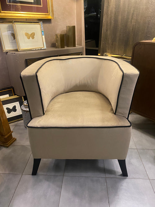 https://a.1stdibscdn.com/italian-contemporary-light-creamy-velvet-and-black-wood-bucket-armchair-for-sale-picture-2/f_48502/f_48554882/IMG_1769625755583_master.JPG