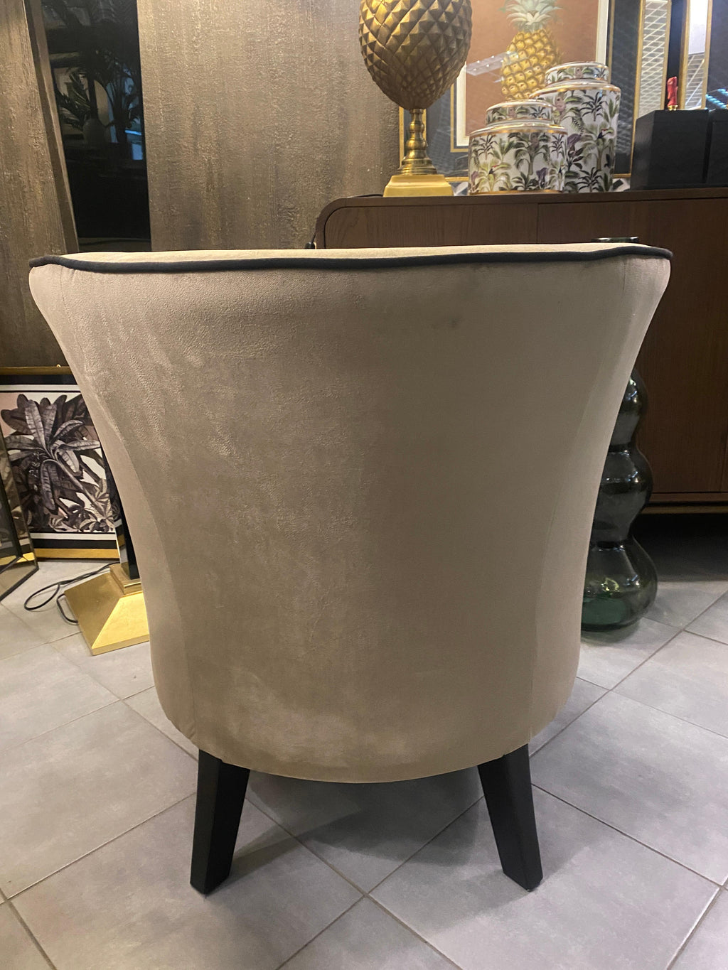 https://a.1stdibscdn.com/italian-contemporary-light-creamy-velvet-and-black-wood-bucket-armchair-for-sale-picture-5/f_48502/f_48554882/IMG_1769625948448_master.JPG