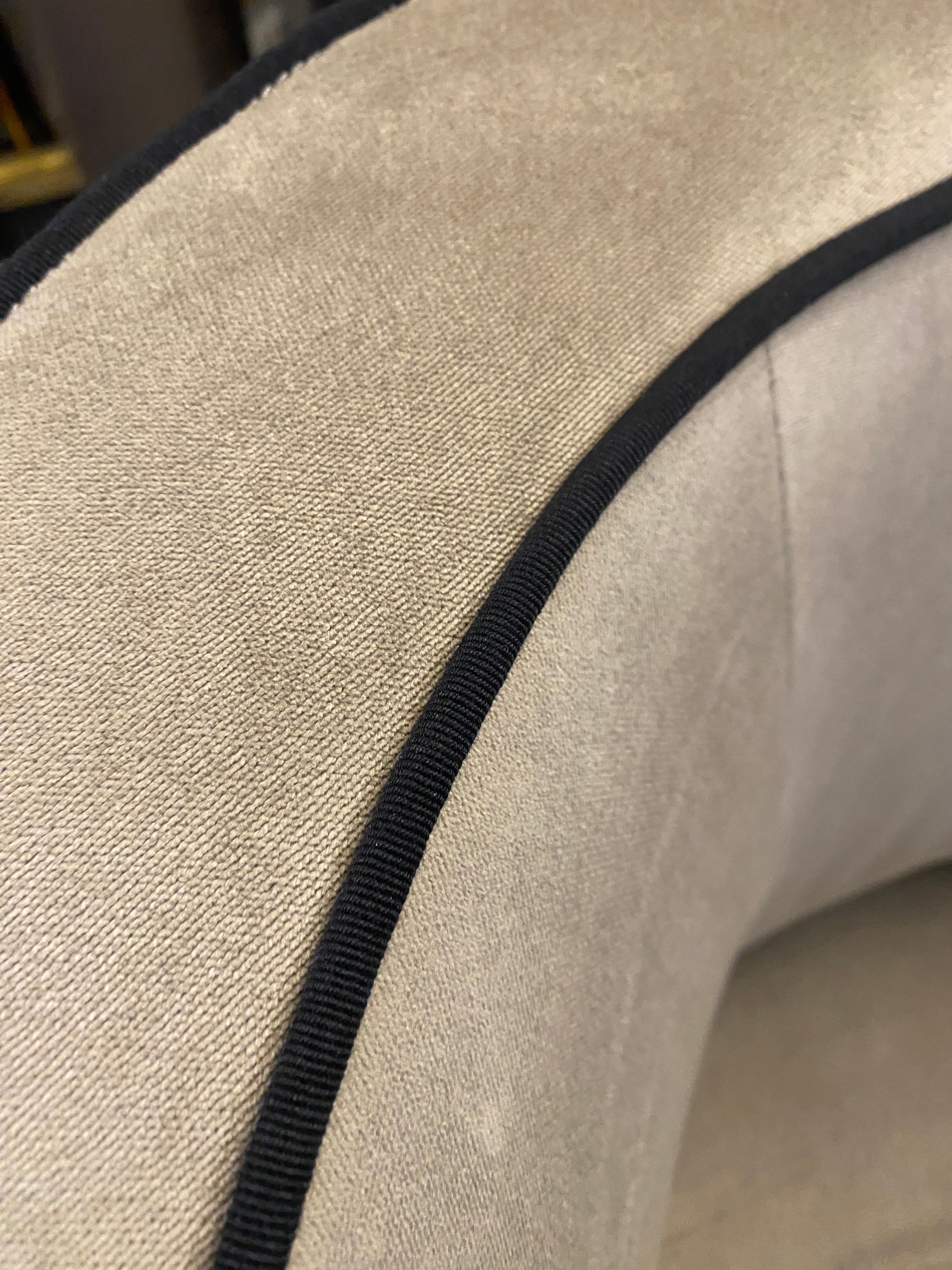 https://a.1stdibscdn.com/italian-contemporary-light-creamy-velvet-and-black-wood-bucket-armchair-for-sale-picture-8/f_48502/f_48554882/IMG_1769626001499_master.JPG