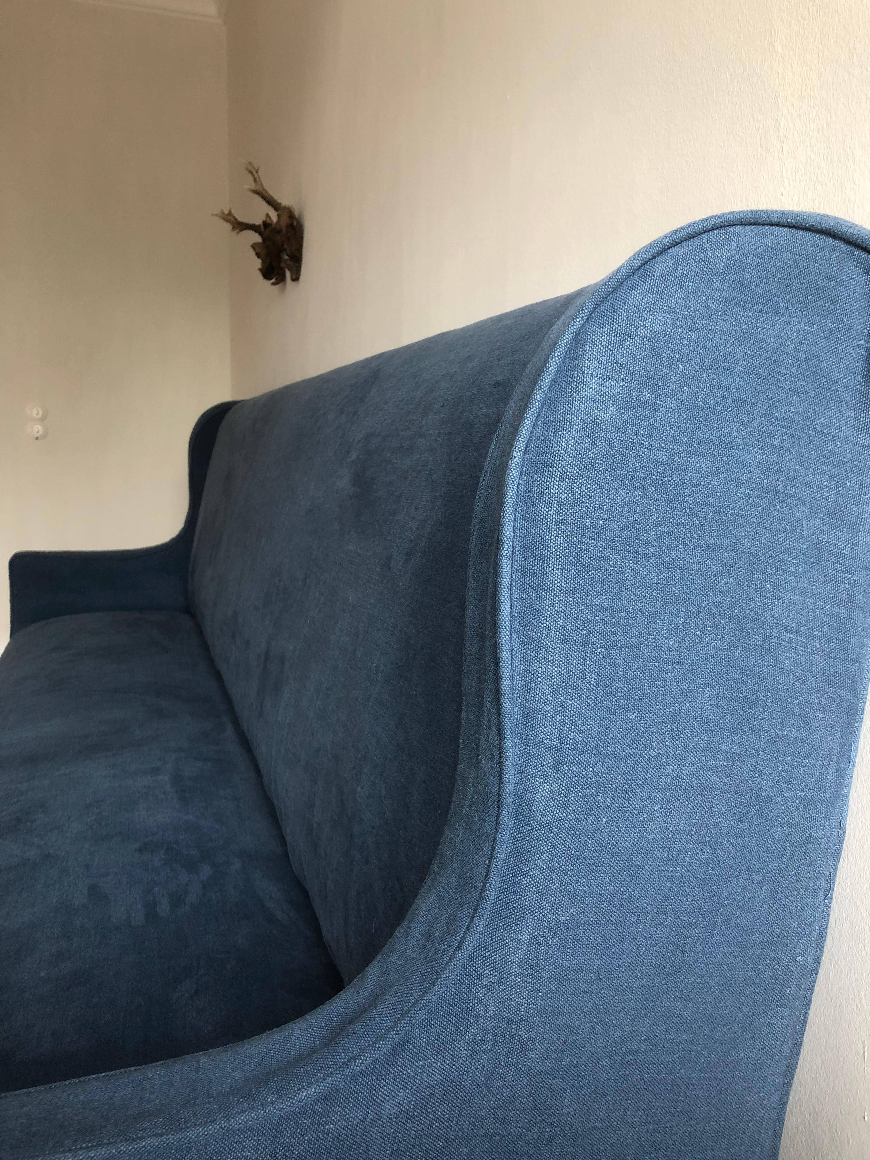 https://a.1stdibscdn.com/the-cavendish-bespoke-handmade-belgian-linen-sofa-for-sale-picture-2/f_25473/f_22697552/IMG_1796_1614287386276_master.jpg