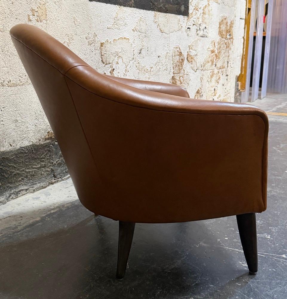 https://a.1stdibscdn.com/snygg-caramel-leather-lounge-chair-by-bjork-studio-for-sale-picture-7/f_8574/f_472031721761422482096/IMG_1957_master.jpeg