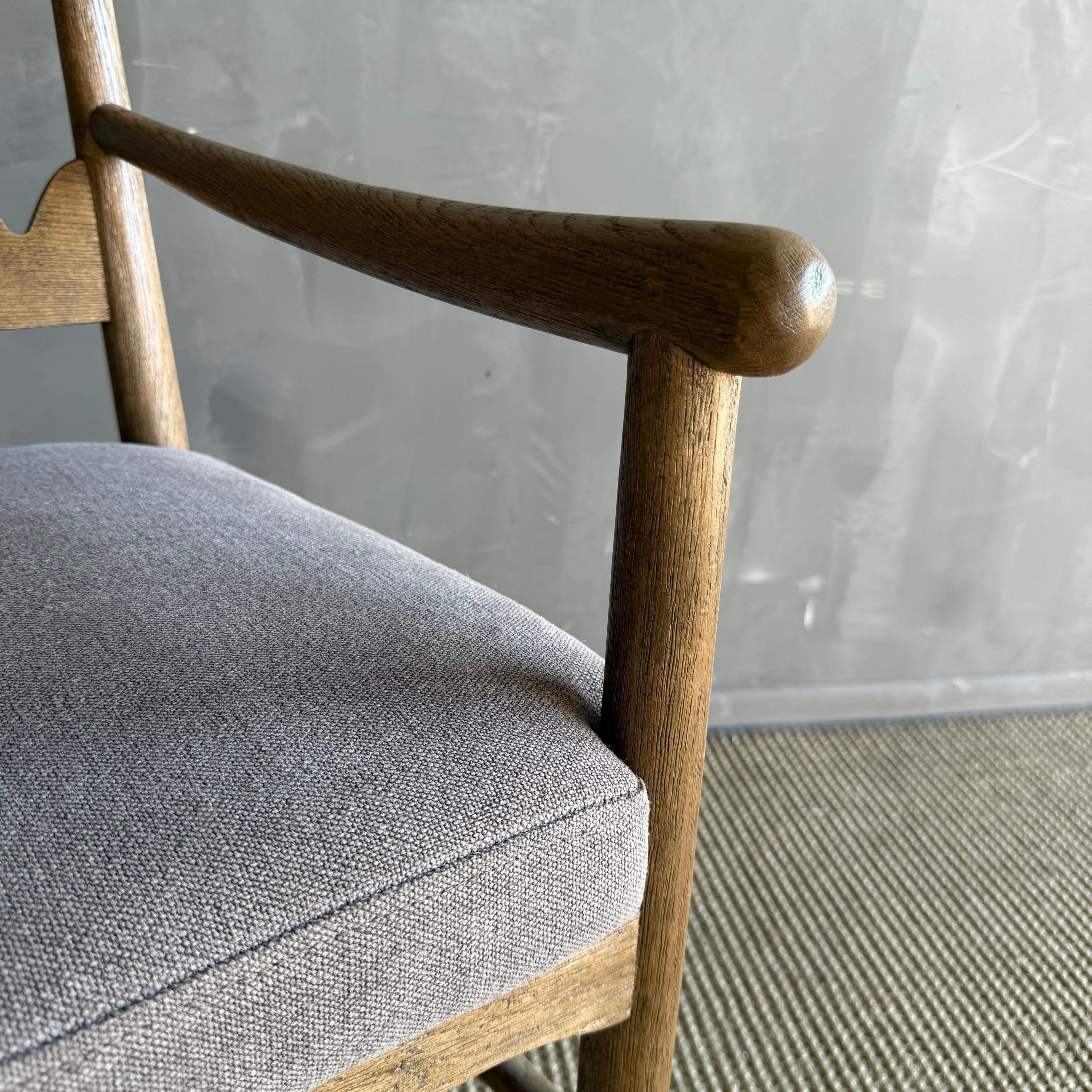 https://a.1stdibscdn.com/oak-open-arm-accent-chair-or-dining-chair-with-belgian-linen-upholstery-for-sale-picture-9/f_18223/f_478258821764796510140/IMG_1968_2_master.jpg