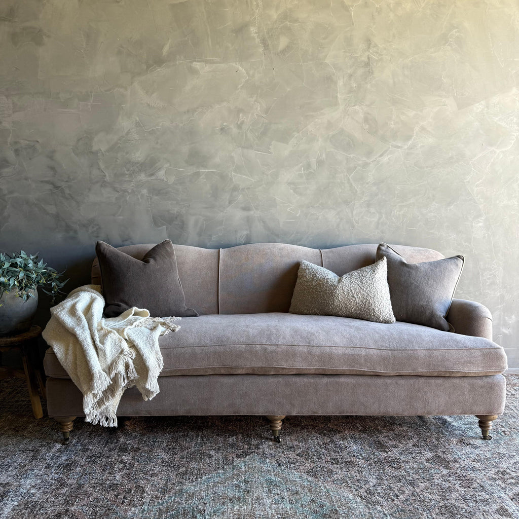 https://a.1stdibscdn.com/modern-english-sofa-in-100-hemp-ecorce-with-down-cushion-for-sale-picture-2/f_18223/f_478268721764805022567/IMG_2022_2_master.jpg