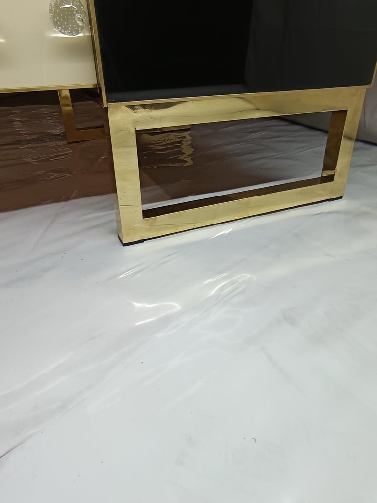 https://a.1stdibscdn.com/cabinet-white-black-40-sfere-di-murano-for-sale-picture-3/f_96292/f_382486121707045951429/IMG_20240203_175000_master.jpg?width=768