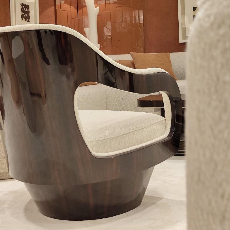 https://a.1stdibscdn.com/sculptural-velvet-armchair-in-glossy-natural-ebony-wood-structure-jose-de-castro-for-sale-picture-10/f_27693/f_475039821763000837448/IMG_20250116_144653034_master.jpg
