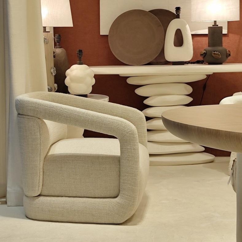 https://a.1stdibscdn.com/pair-of-contemporary-handcrafted-armchairs-with-bold-art-deco-character-for-sale-picture-5/f_27693/f_455738721750709515973/IMG_20250117_093709829_master.jpg