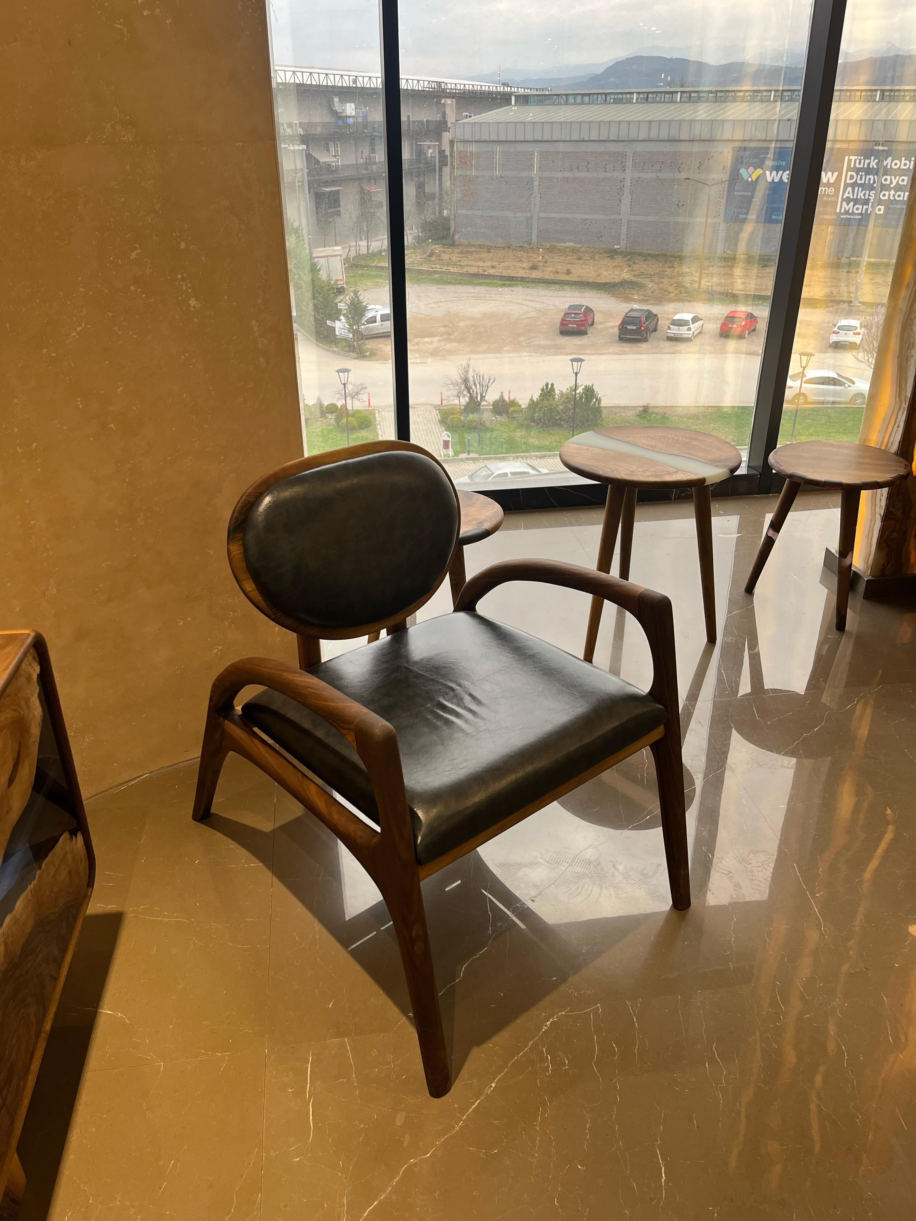 https://a.1stdibscdn.com/walnut-armchair-wooden-chair-walnut-wood-lounge-chair-for-sale-picture-10/f_91932/f_442551421743154346861/IMG_20250328_WA0015_master.jpg