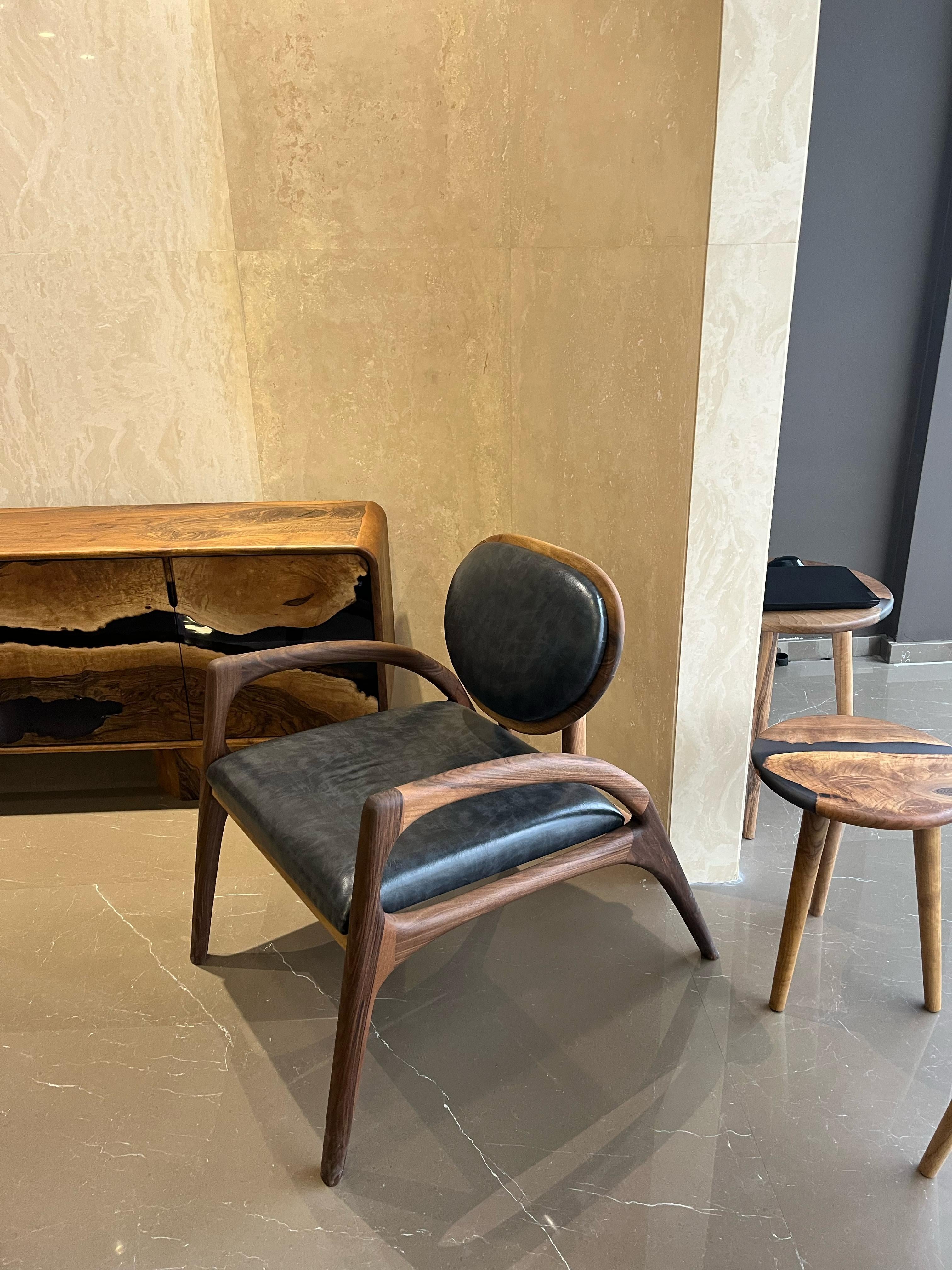 https://a.1stdibscdn.com/walnut-armchair-wooden-chair-walnut-wood-lounge-chair-for-sale-picture-6/f_91932/f_442551421743154342165/IMG_20250328_WA0018_master.jpg