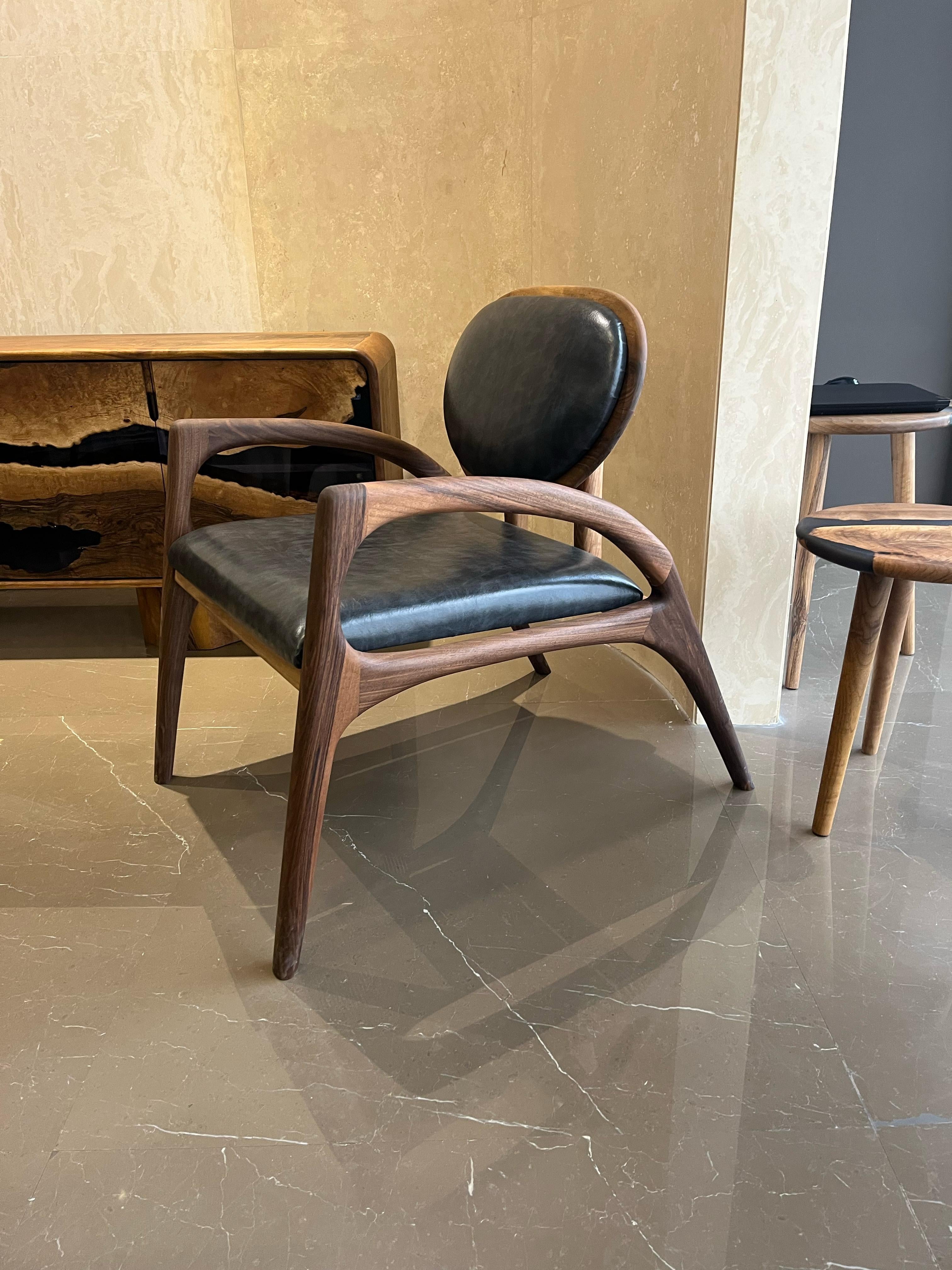 https://a.1stdibscdn.com/walnut-armchair-wooden-chair-walnut-wood-lounge-chair-for-sale-picture-3/f_91932/f_442551421743154342027/IMG_20250328_WA0019_master.jpg