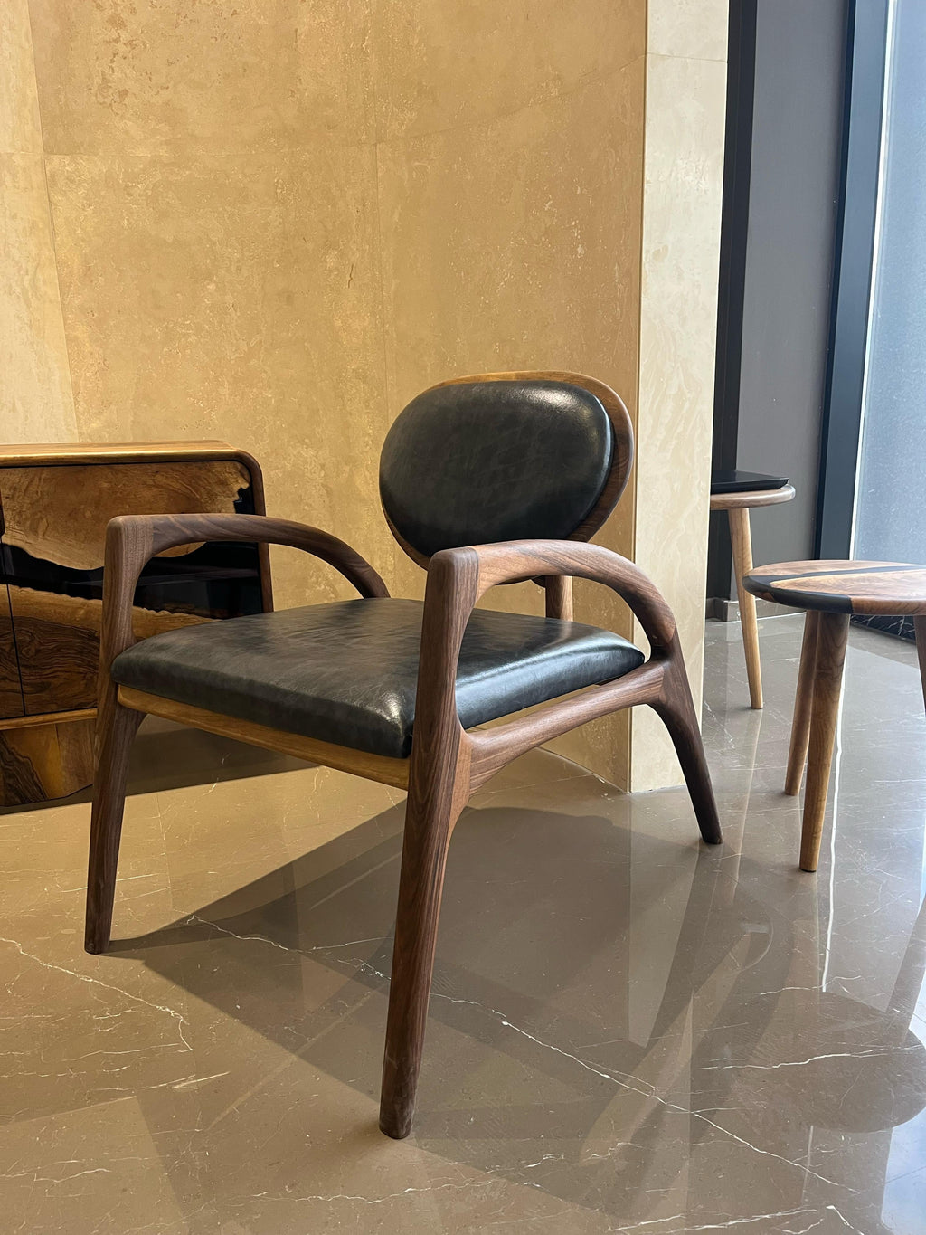 https://a.1stdibscdn.com/walnut-armchair-wooden-chair-walnut-wood-lounge-chair-for-sale-picture-4/f_91932/f_442551421743154342054/IMG_20250328_WA0020_master.jpg