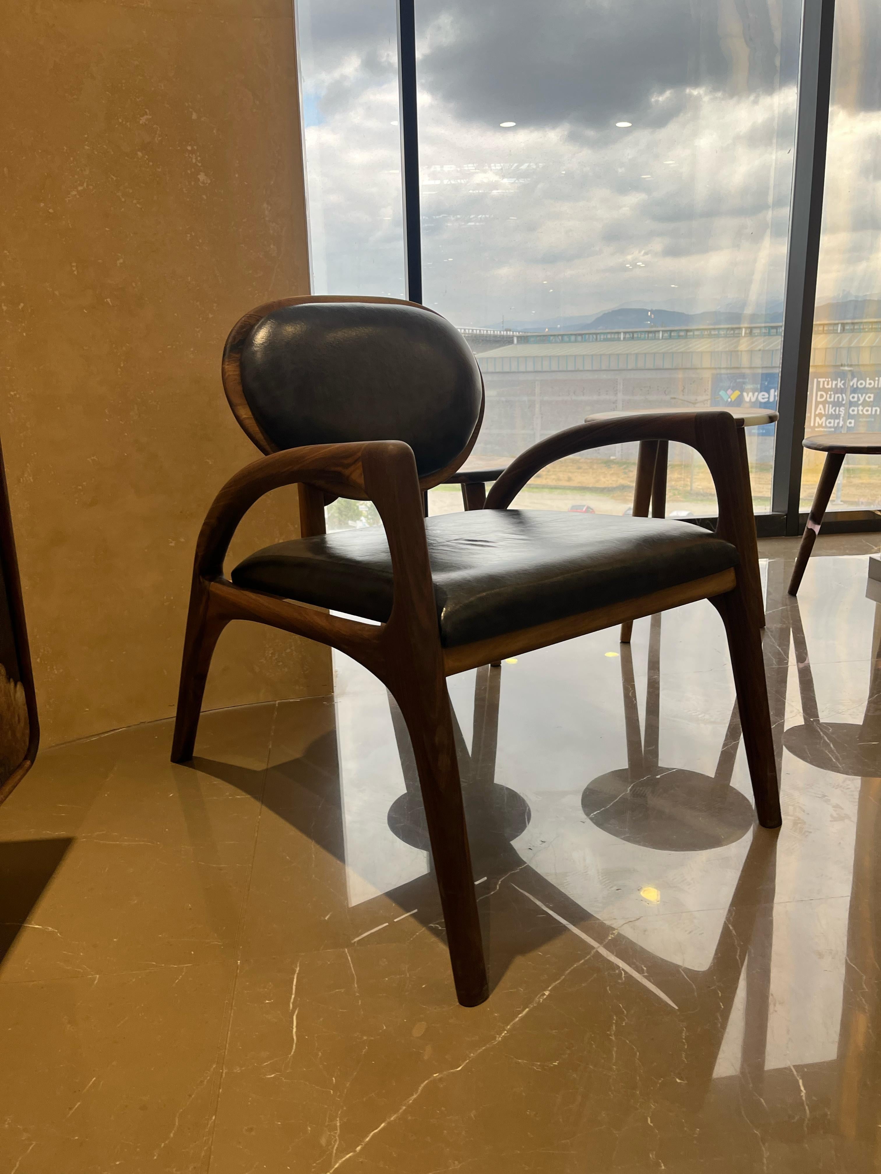 https://a.1stdibscdn.com/walnut-armchair-wooden-chair-walnut-wood-lounge-chair-for-sale-picture-11/f_91932/f_442551421743154346744/IMG_20250328_WA0021_master.jpg