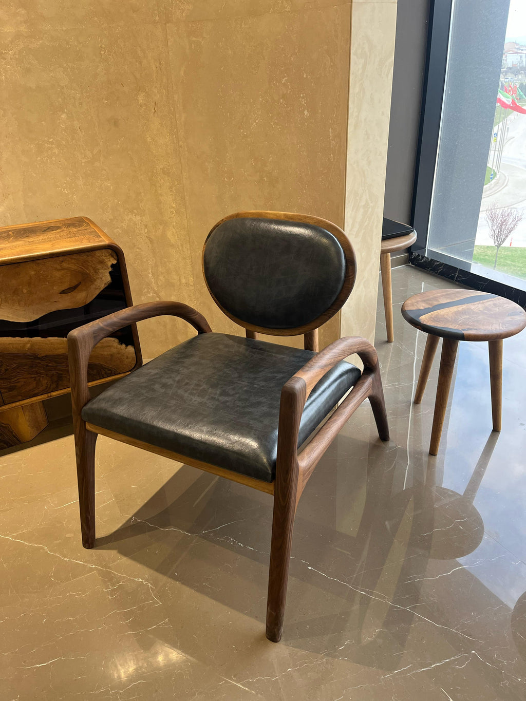 https://a.1stdibscdn.com/walnut-armchair-wooden-chair-walnut-wood-lounge-chair-for-sale-picture-2/f_91932/f_442551421743154340553/IMG_20250328_WA0022_master.jpg