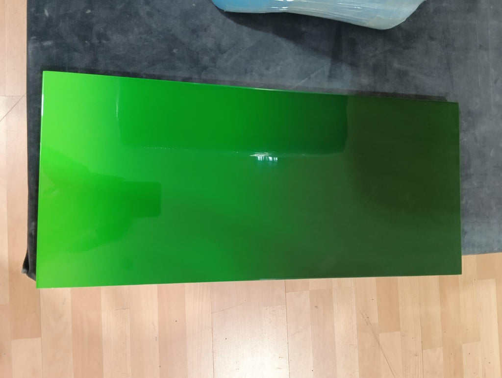 https://a.1stdibscdn.com/platea-green-horizon-coffee-table-in-hand-polished-high-gloss-gradient-lacquer-for-sale-picture-7/f_27693/f_449050621753204496262/IMG_20250722_WA0001_master.jpg