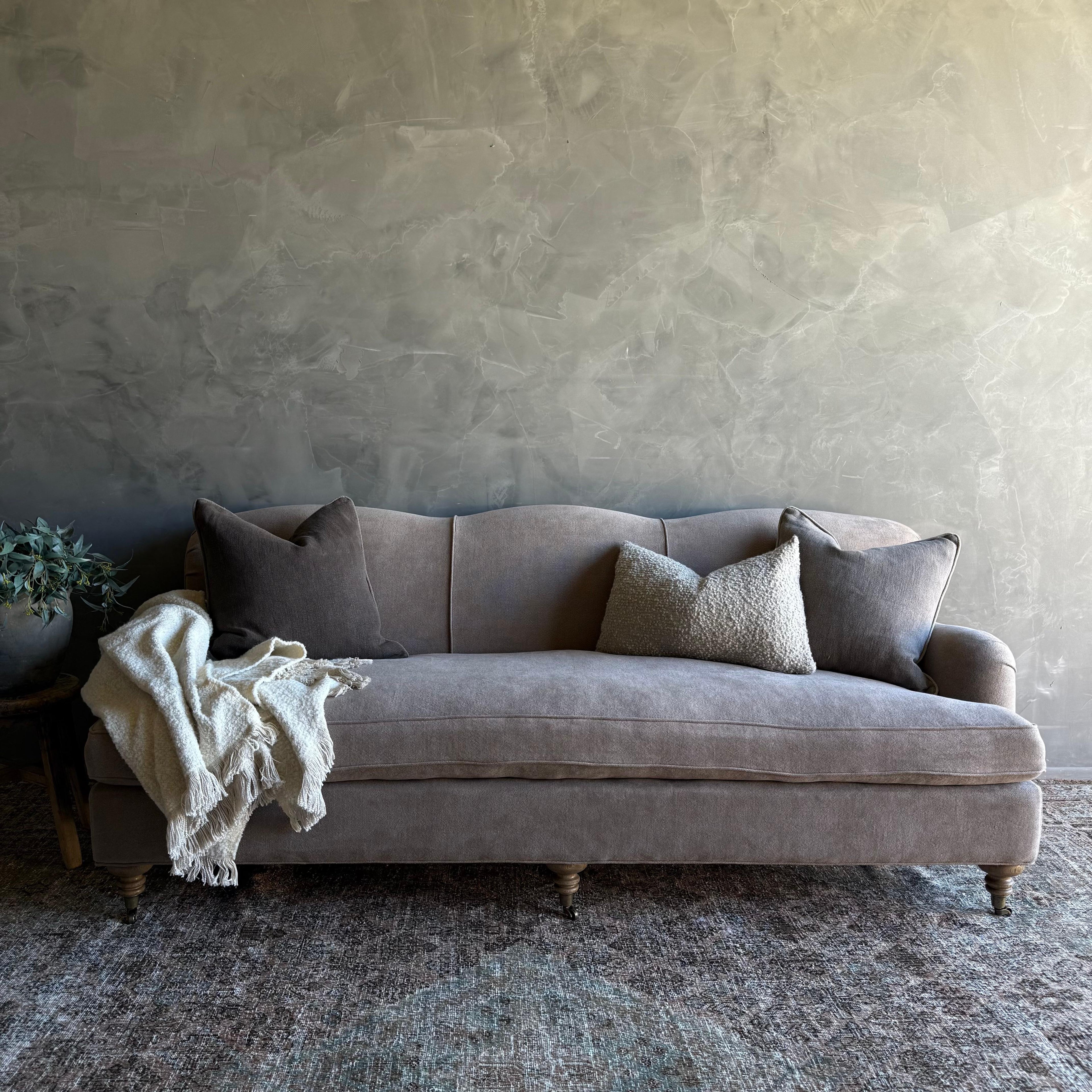 https://a.1stdibscdn.com/modern-english-sofa-in-100-hemp-ecorce-with-down-cushion-for-sale-picture-13/f_18223/f_478268721764805022288/IMG_2026_2_master.jpg