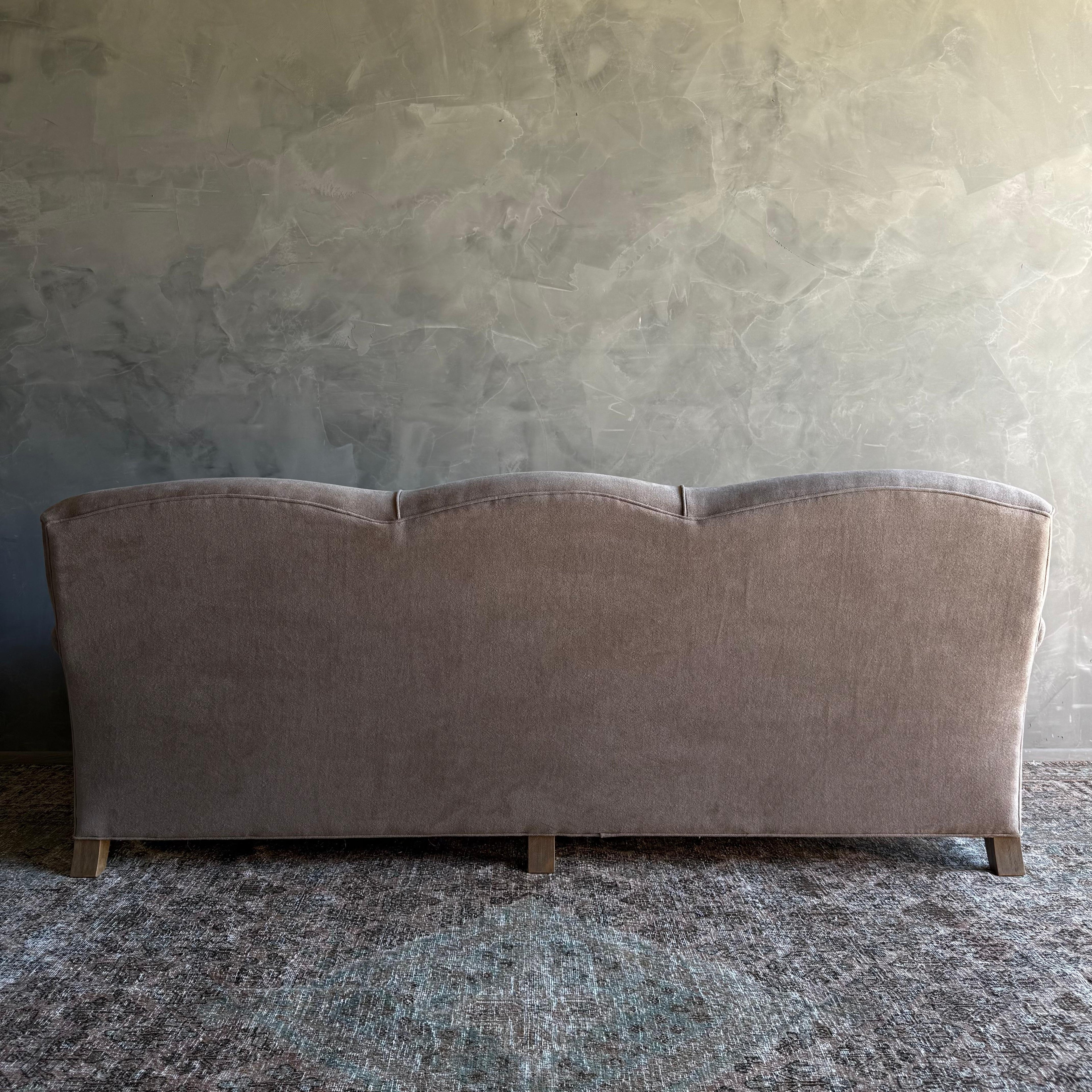 https://a.1stdibscdn.com/modern-english-sofa-in-100-hemp-ecorce-with-down-cushion-for-sale-picture-14/f_18223/f_478268721764805022574/IMG_2045_2_master.jpg