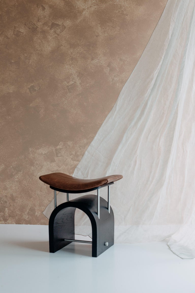 https://a.1stdibscdn.com/antique-leather-wing-stool-by-studio-laf-for-sale-picture-7/f_12192/f_331563421678124498085/IMG_2156_master.jpg?width=768