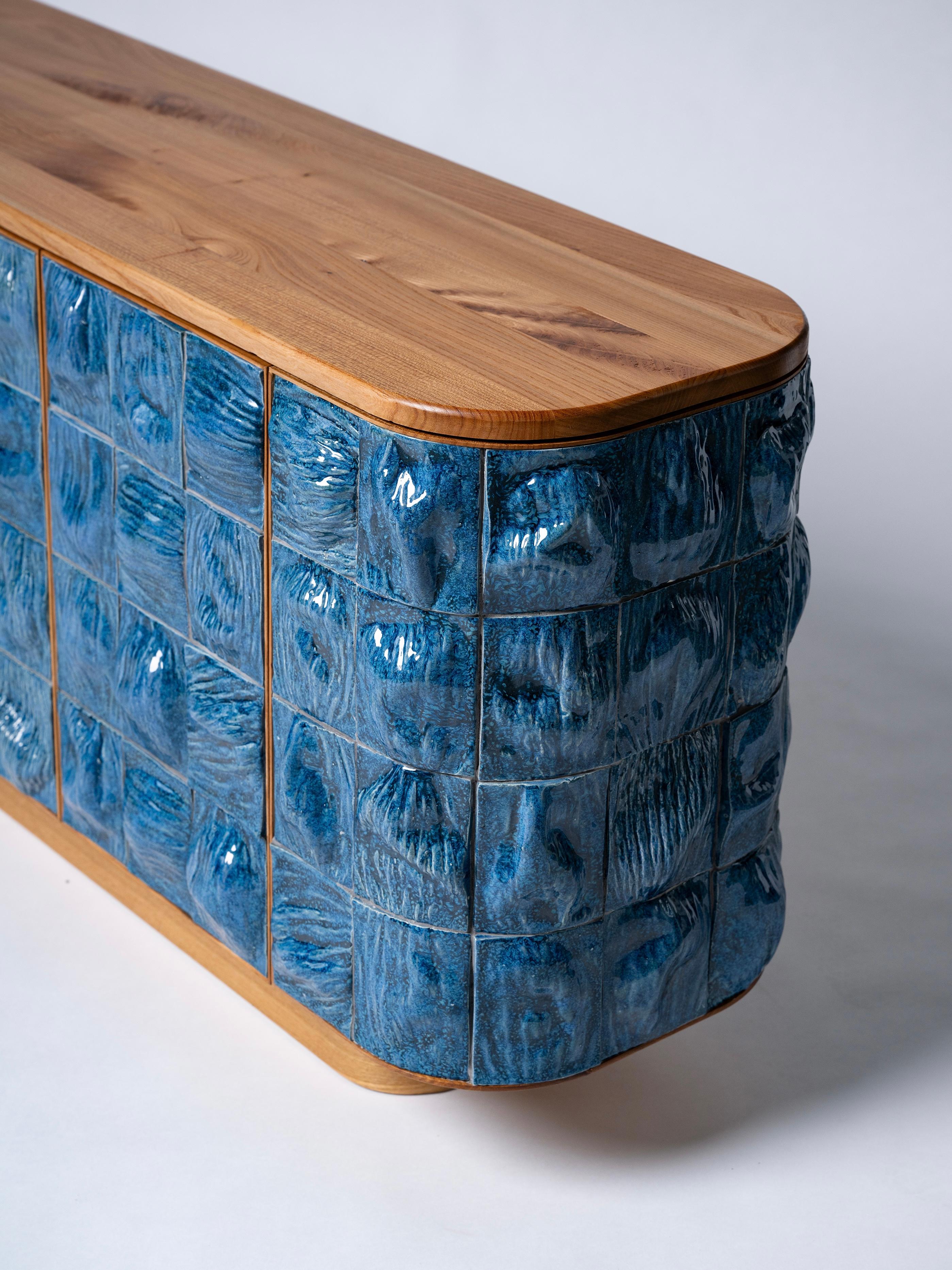 https://a.1stdibscdn.com/21st-century-round-surfaced-cabinet-moss-by-rem-atelier-netherlands-for-sale-picture-7/f_65832/f_405549021720535495905/IMG_2204_master.jpg