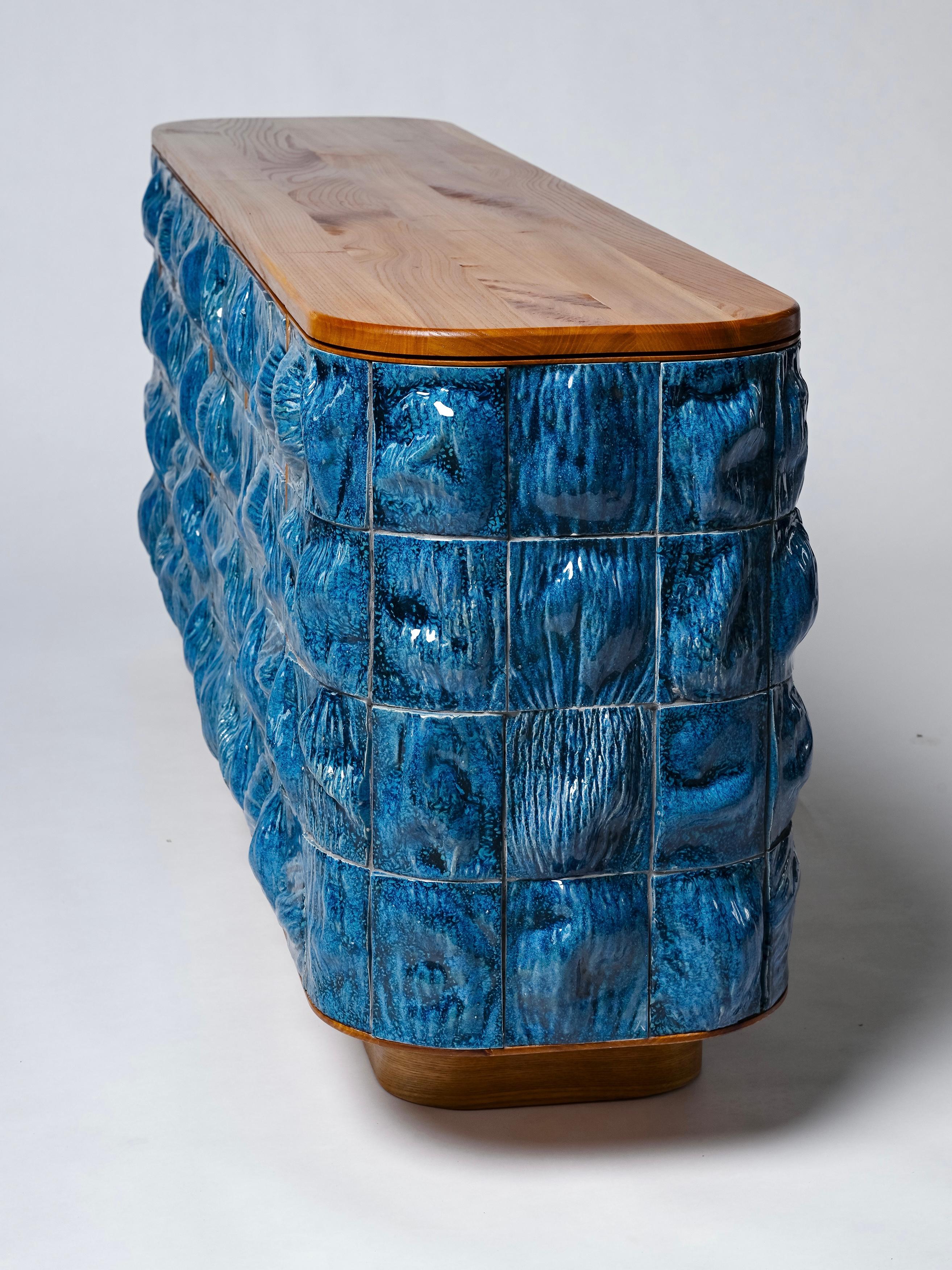 https://a.1stdibscdn.com/21st-century-round-surfaced-cabinet-moss-by-rem-atelier-netherlands-for-sale-picture-8/f_65832/f_405549021720535494941/IMG_2212_master.jpg