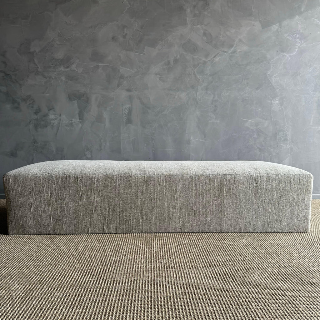 https://a.1stdibscdn.com/custom-linen-ottoman-with-waterfall-table-for-sale-picture-3/f_18223/f_424435021732400427652/IMG_2295_master.jpg