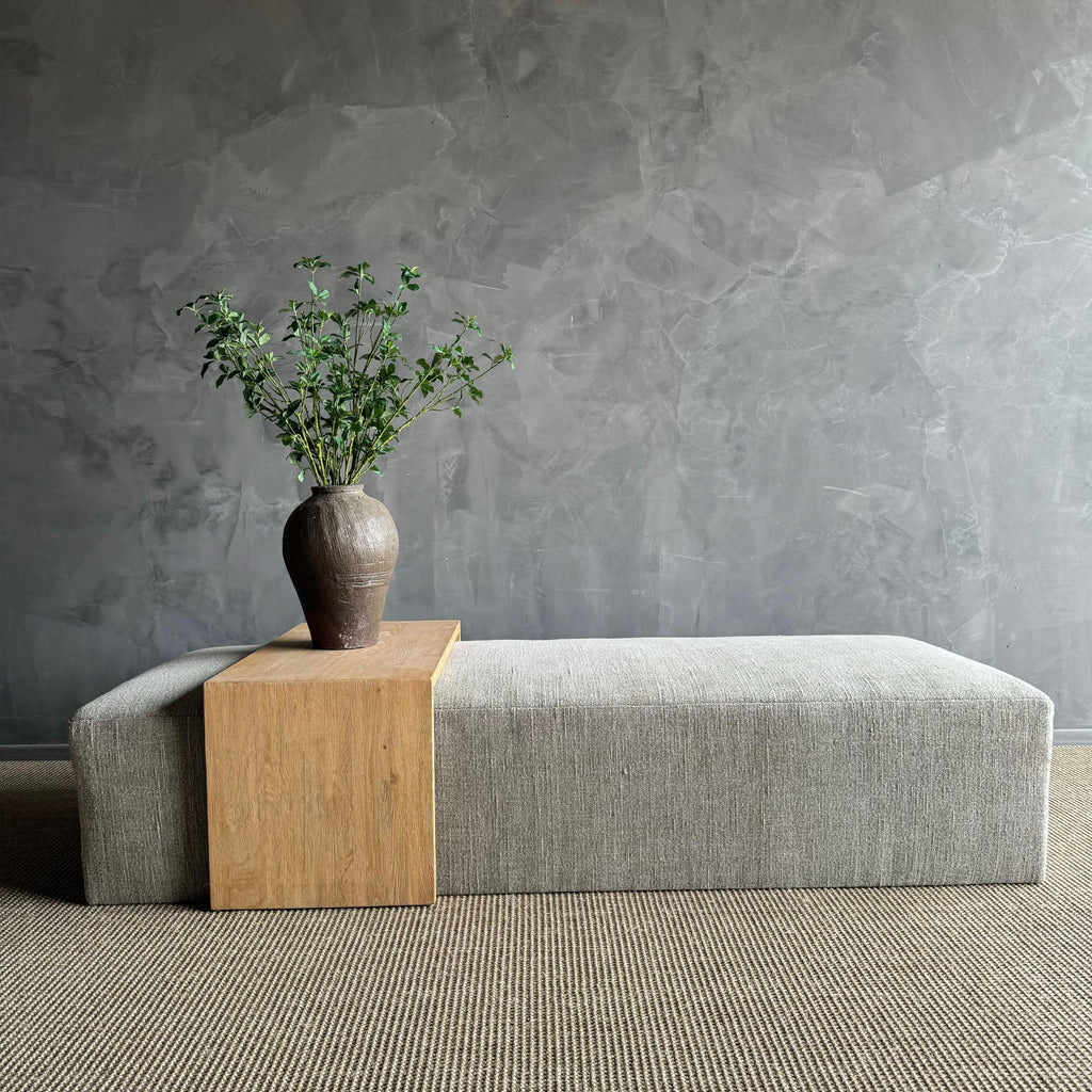 https://a.1stdibscdn.com/custom-linen-ottoman-with-waterfall-table-for-sale-picture-2/f_18223/f_424435021732400427369/IMG_2300_master.jpg