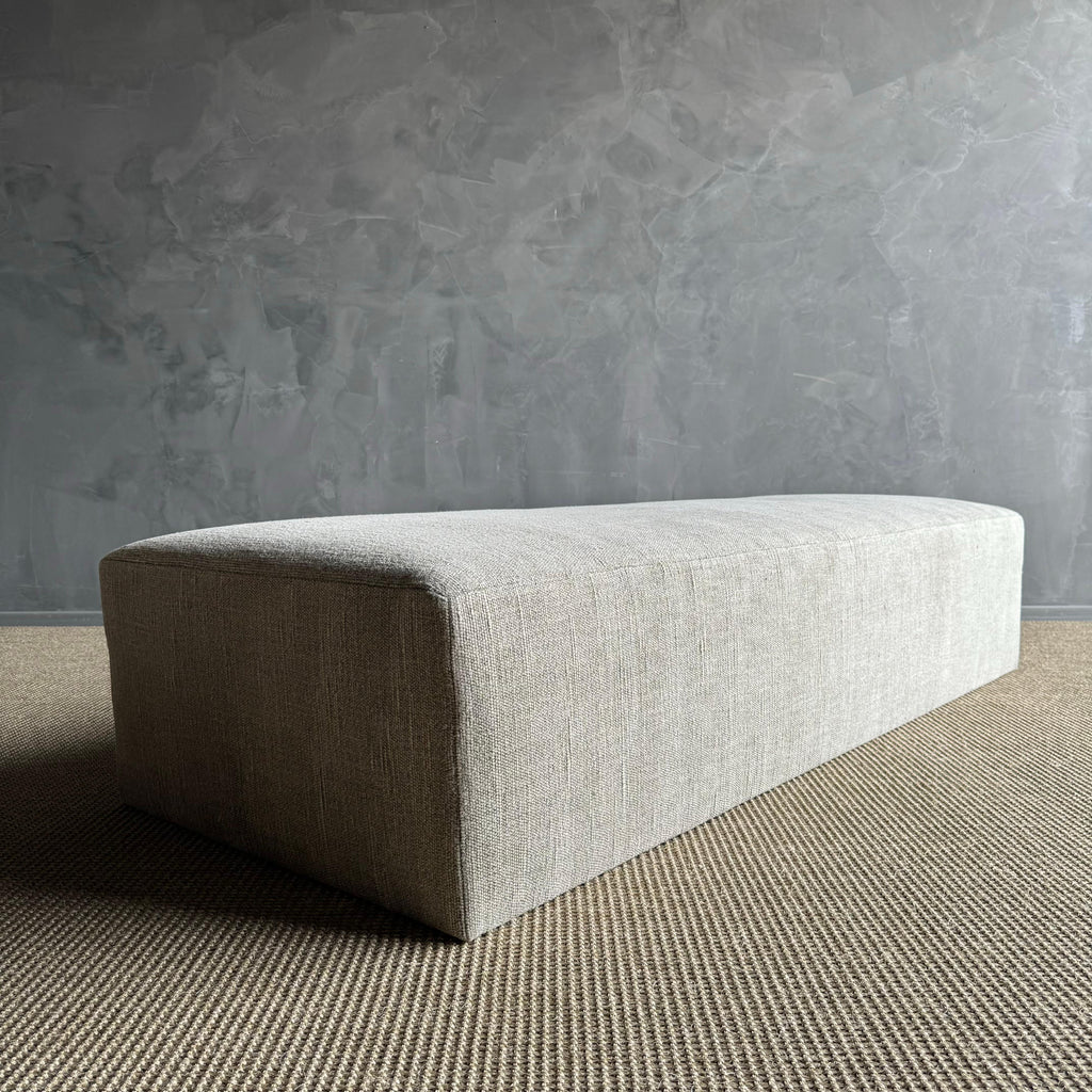 https://a.1stdibscdn.com/custom-linen-ottoman-with-waterfall-table-for-sale-picture-7/f_18223/f_424435021732400427081/IMG_2301_master.jpg