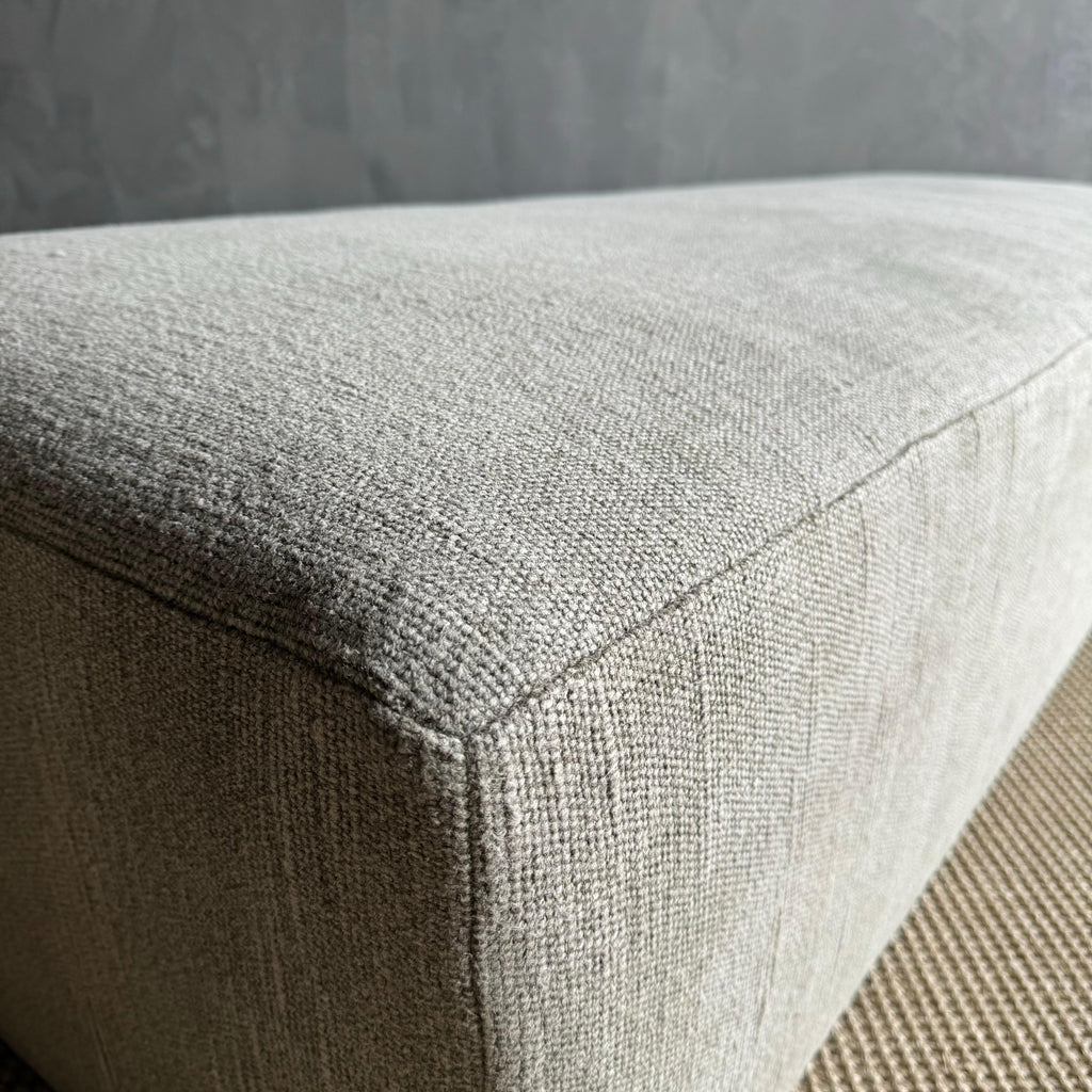 https://a.1stdibscdn.com/custom-linen-ottoman-with-waterfall-table-for-sale-picture-8/f_18223/f_424435021732400425662/IMG_2302_master.jpg