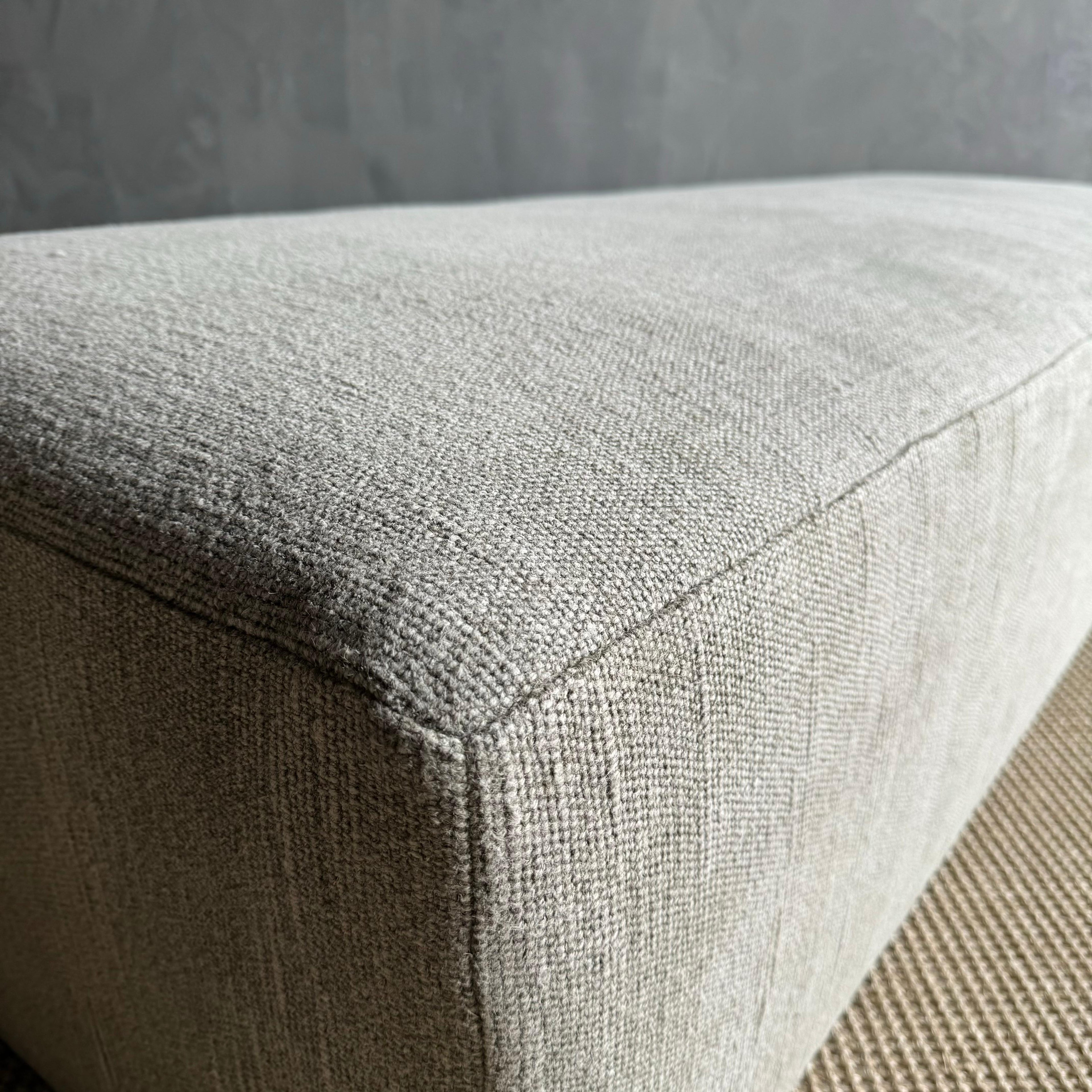 https://a.1stdibscdn.com/custom-linen-ottoman-with-waterfall-table-for-sale-picture-8/f_18223/f_424435021732400425662/IMG_2302_master.jpg