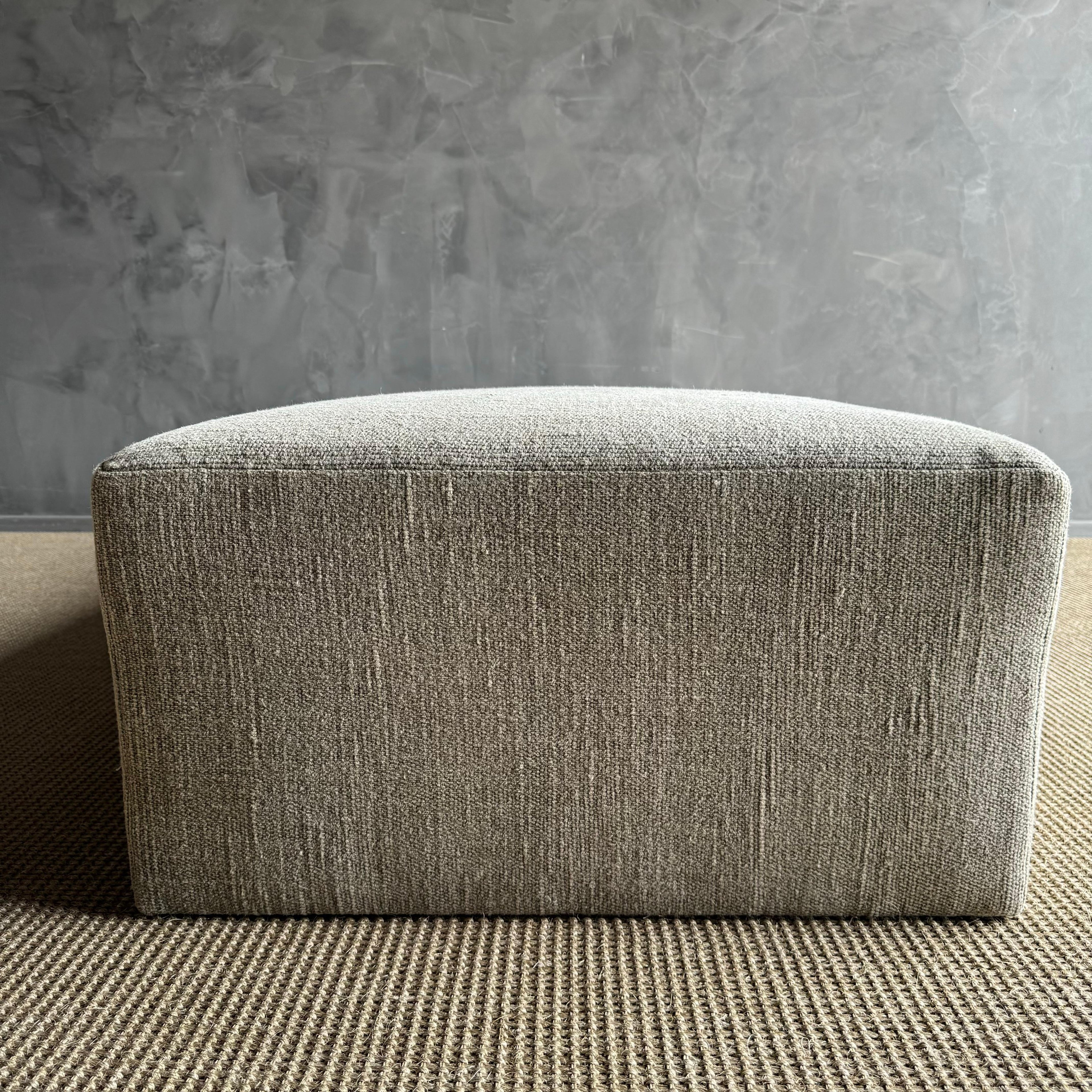 https://a.1stdibscdn.com/custom-linen-ottoman-with-waterfall-table-for-sale-picture-10/f_18223/f_424435021732400435018/IMG_2304_master.jpg