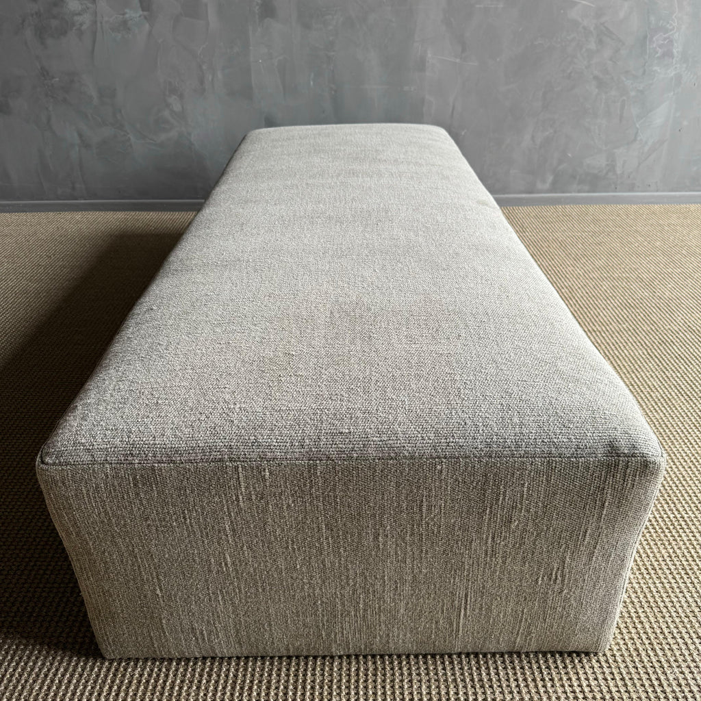 https://a.1stdibscdn.com/custom-linen-ottoman-with-waterfall-table-for-sale-picture-11/f_18223/f_424435021732400427691/IMG_2305_master.jpg