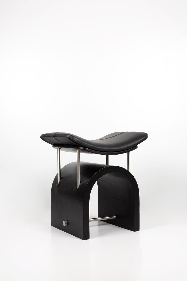 https://a.1stdibscdn.com/antique-leather-wing-stool-by-studio-laf-for-sale-picture-13/f_12192/f_331563421678124503372/IMG_2362_master.jpg?width=768