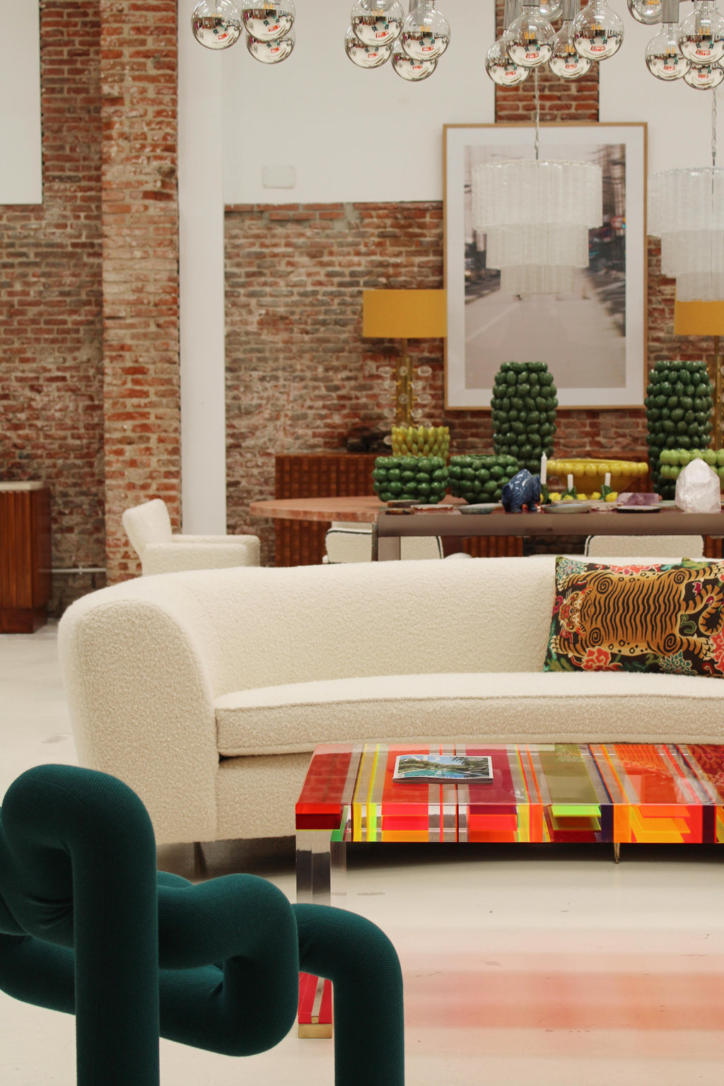 https://a.1stdibscdn.com/contemporary-italian-curved-sofa-for-sale-picture-10/f_9718/f_301213821758025312784/IMG_2381_master.jpg