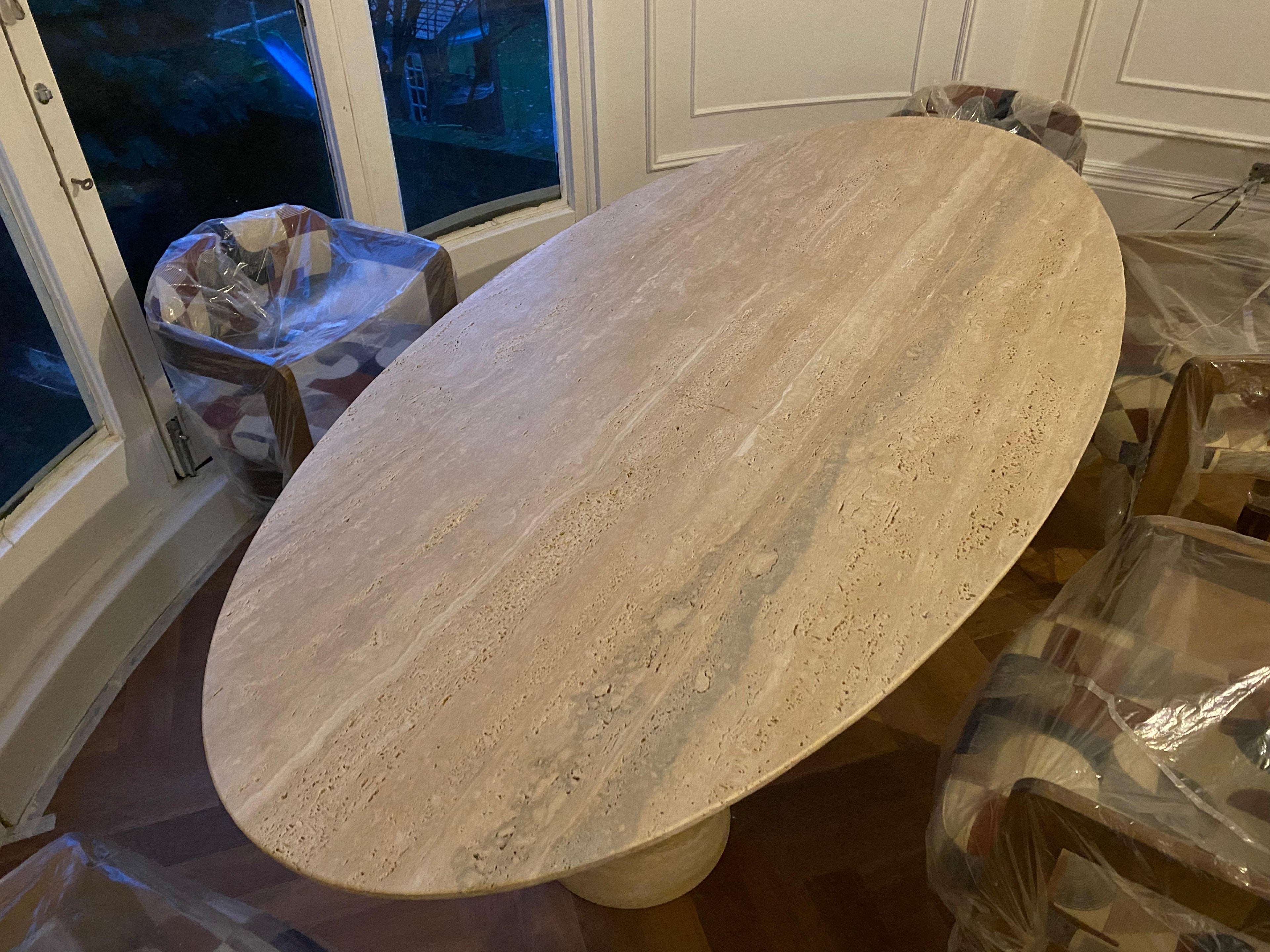 https://a.1stdibscdn.com/bespoke-italian-travertine-oval-dining-table-for-sale-picture-12/f_47872/f_452299121748527629033/IMG_2382_master.jpeg