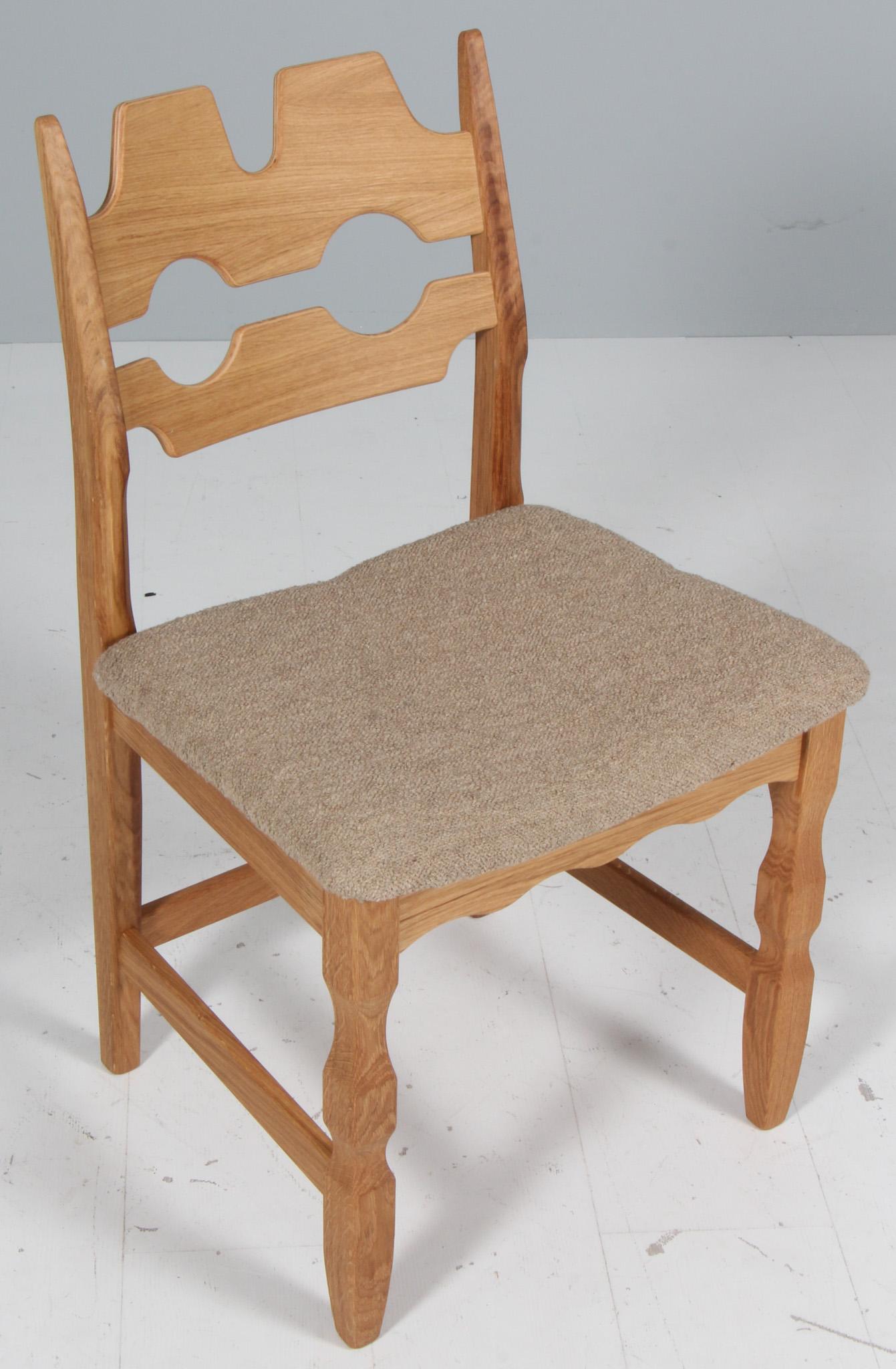 https://a.1stdibscdn.com/dining-chairs-by-henning-kjaernulf-model-razorblade-denmark-oak-for-sale-picture-2/f_42391/f_433236421737803091856/IMG_2394_master.jpg