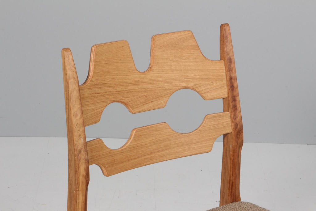 https://a.1stdibscdn.com/dining-chairs-by-henning-kjaernulf-model-razorblade-denmark-oak-for-sale-picture-3/f_42391/f_433236421737803091892/IMG_2395_master.jpg