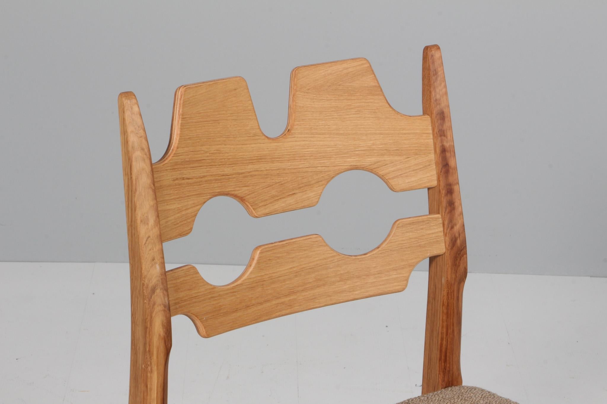 https://a.1stdibscdn.com/dining-chairs-by-henning-kjaernulf-model-razorblade-denmark-oak-for-sale-picture-3/f_42391/f_433236421737803091892/IMG_2395_master.jpg