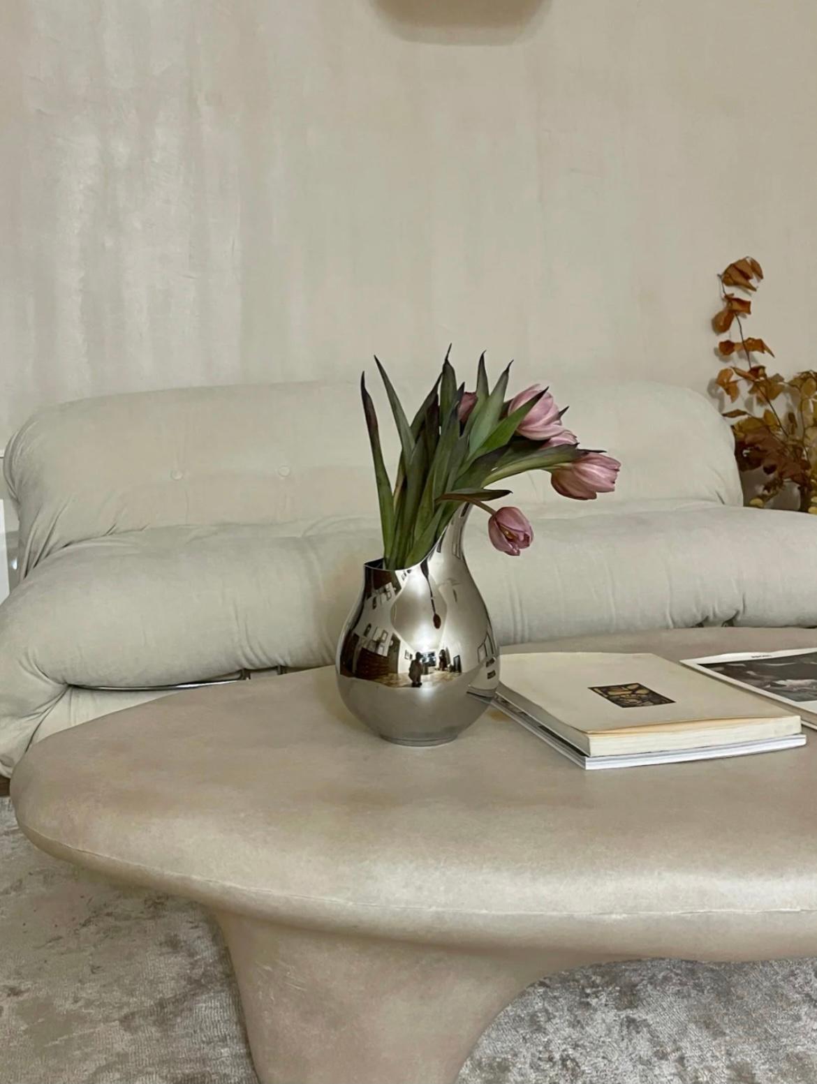https://a.1stdibscdn.com/small-white-tripod-coffee-table-by-kar-for-sale-picture-7/f_12192/f_417181921727801298877/IMG_2426_master.jpg