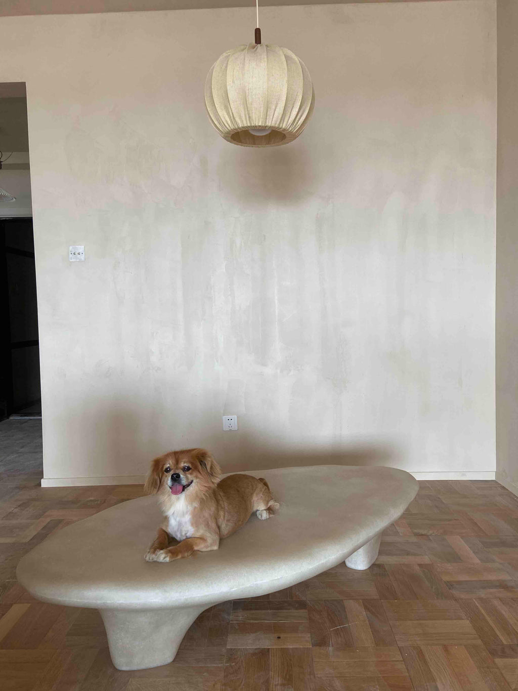 https://a.1stdibscdn.com/small-white-tripod-coffee-table-by-kar-for-sale-picture-9/f_12192/f_417181921727801301254/IMG_2431_master.JPG