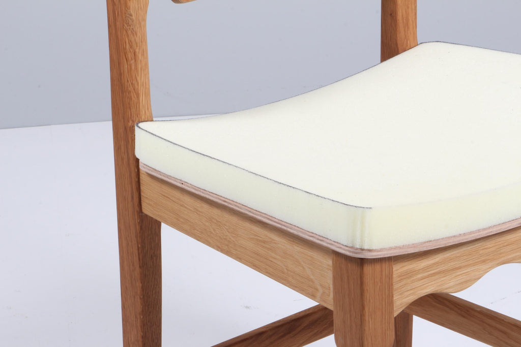 https://a.1stdibscdn.com/dining-chairs-by-henning-kjaernulf-model-razoblade-denmark-oak-for-sale-picture-5/f_42391/f_338321921681631734015/IMG_2456_master.jpg